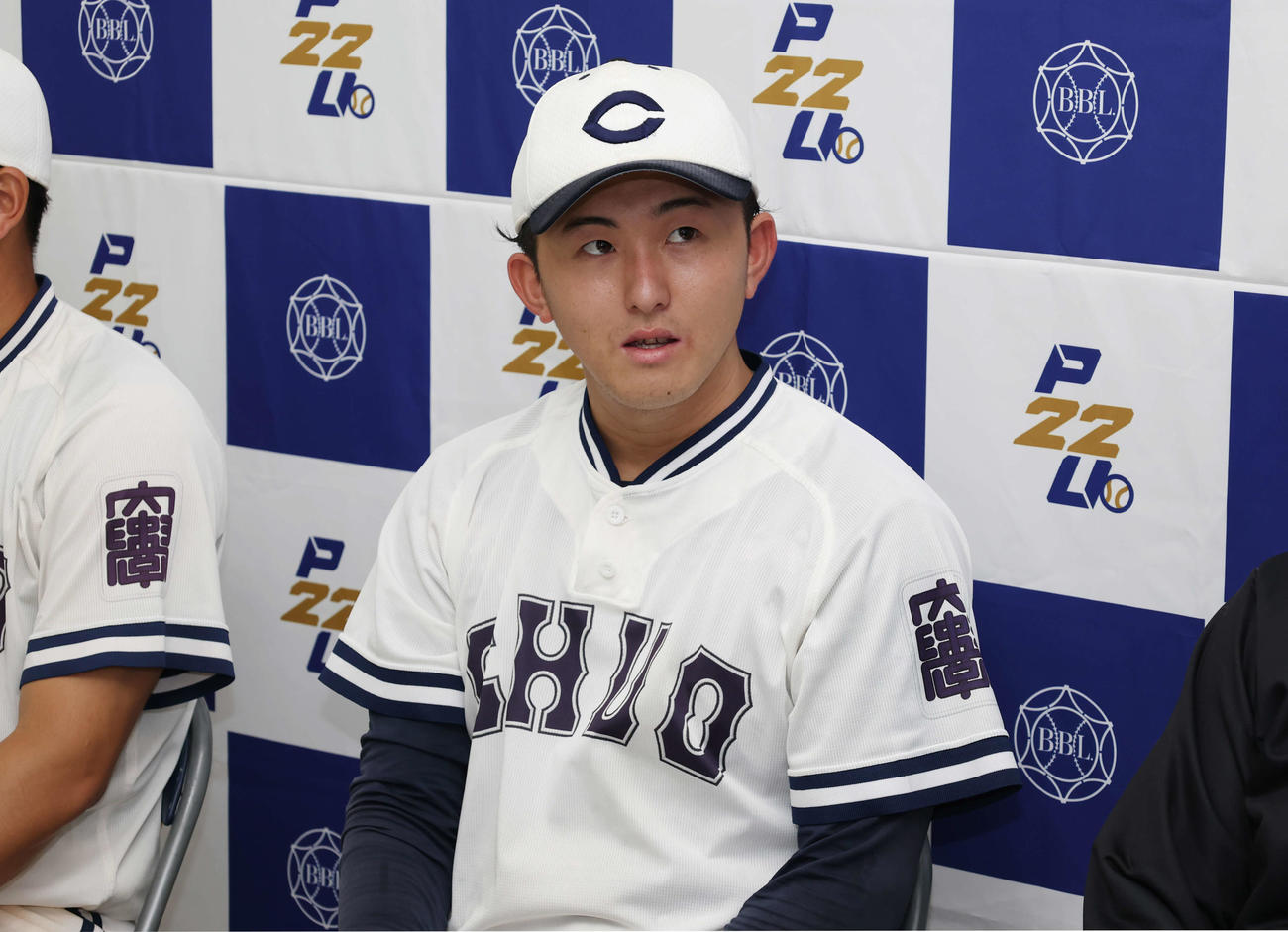 駒大対中大　話をする中大・山口（撮影・増田悦実）