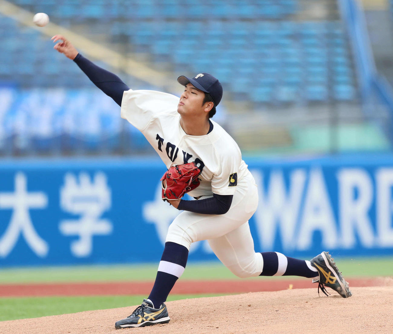 東洋大対青学大　先発し力投する東洋大・島田（撮影・増田悦実）