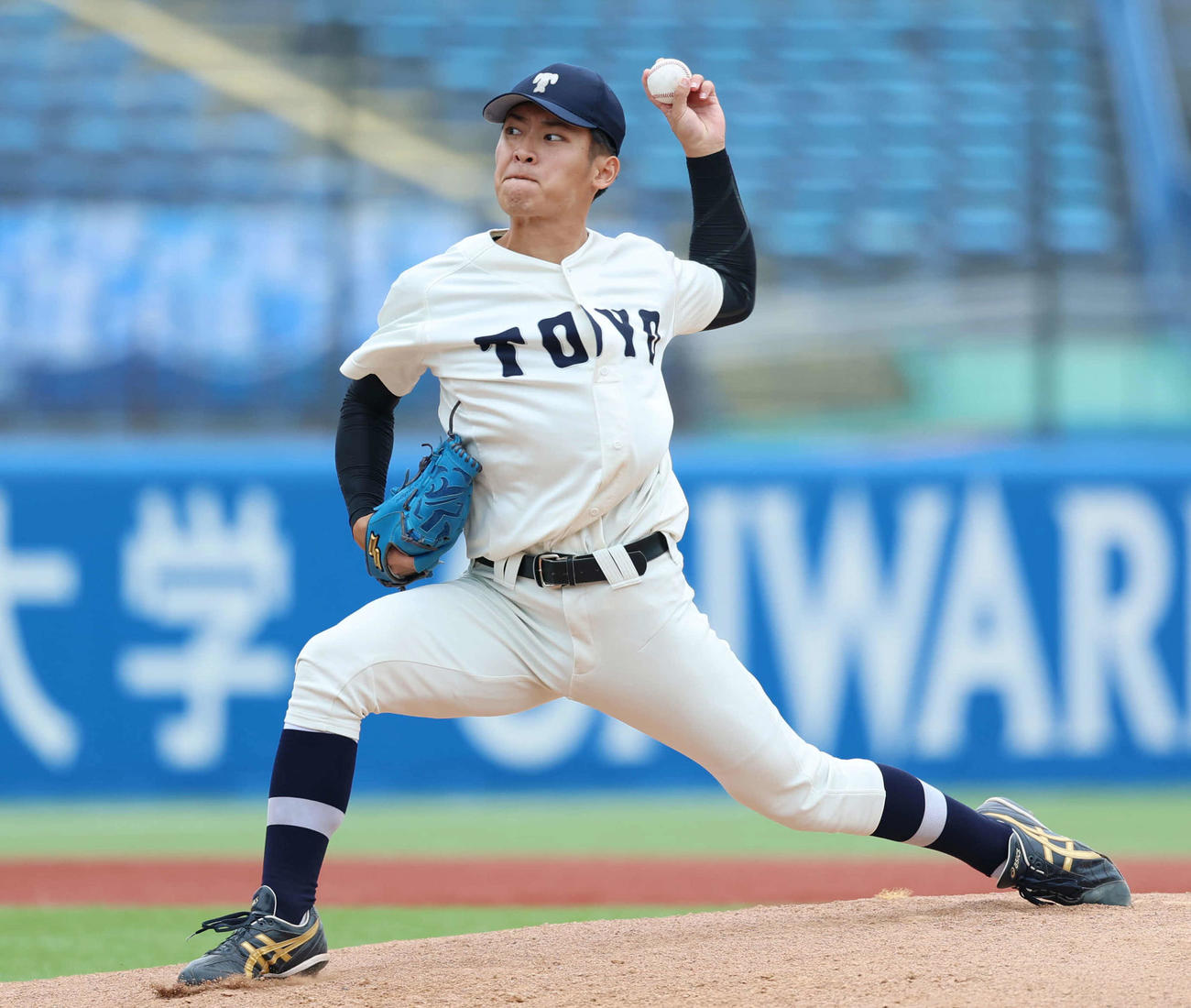 東洋大対青学大　5回裏から登板し力投する東洋大・桝川（撮影・増田悦実）
