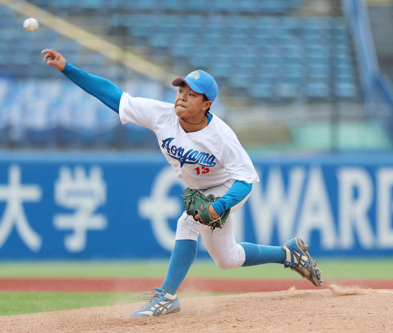 東洋大対青学大　5回表から登板し力投する青学大・高木（撮影・増田悦実）