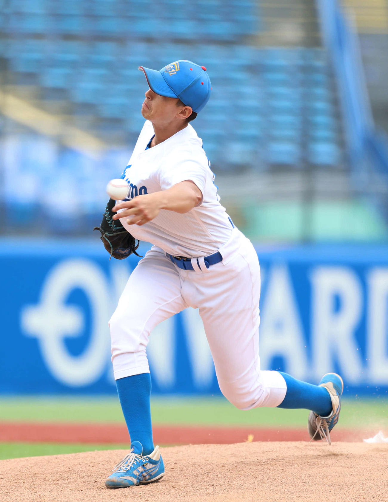 東洋大対青学大　先発し力投する青学大・ヴァデルナ（撮影・増田悦実）