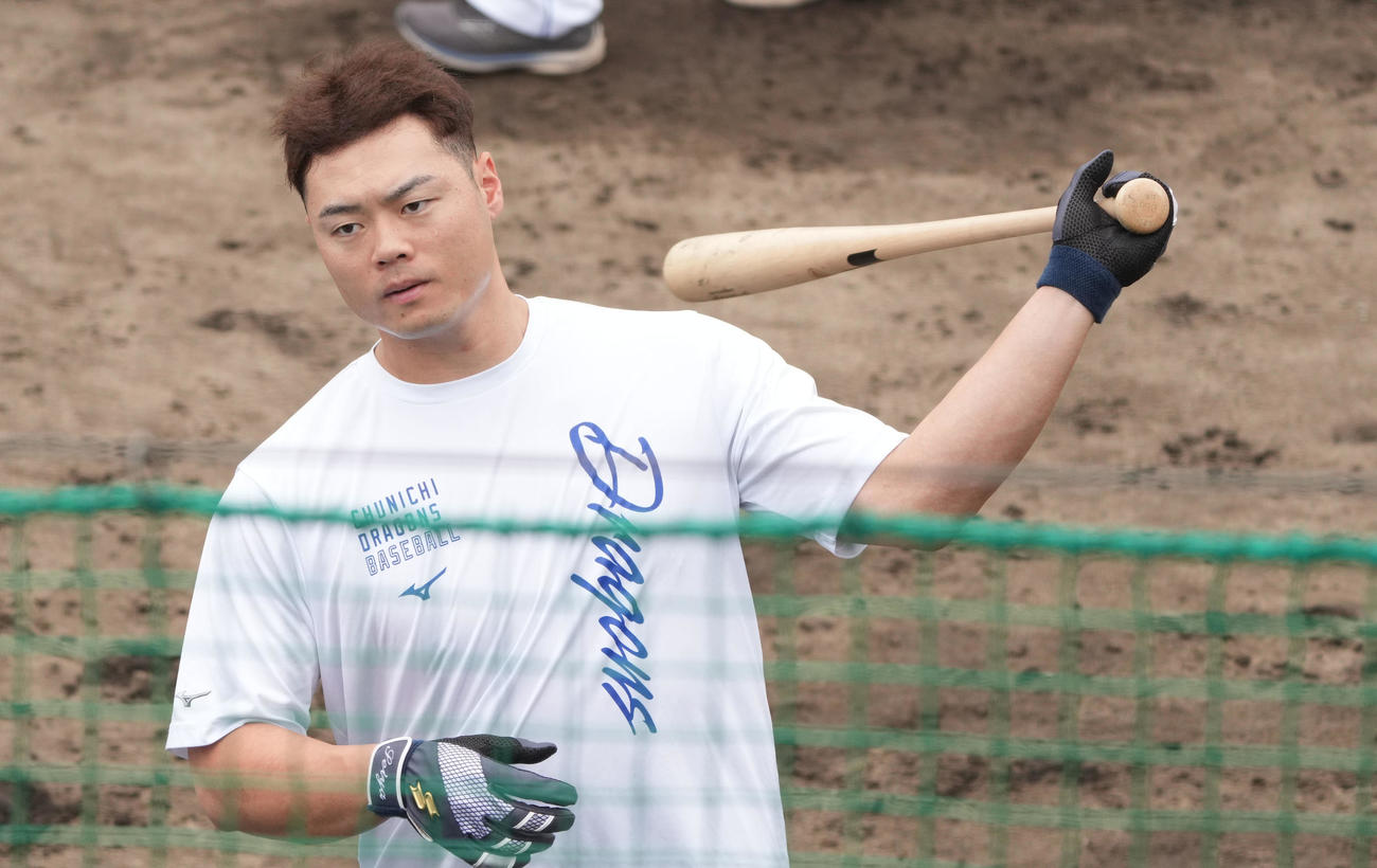 打撃練習をする細川（撮影・森本幸一）