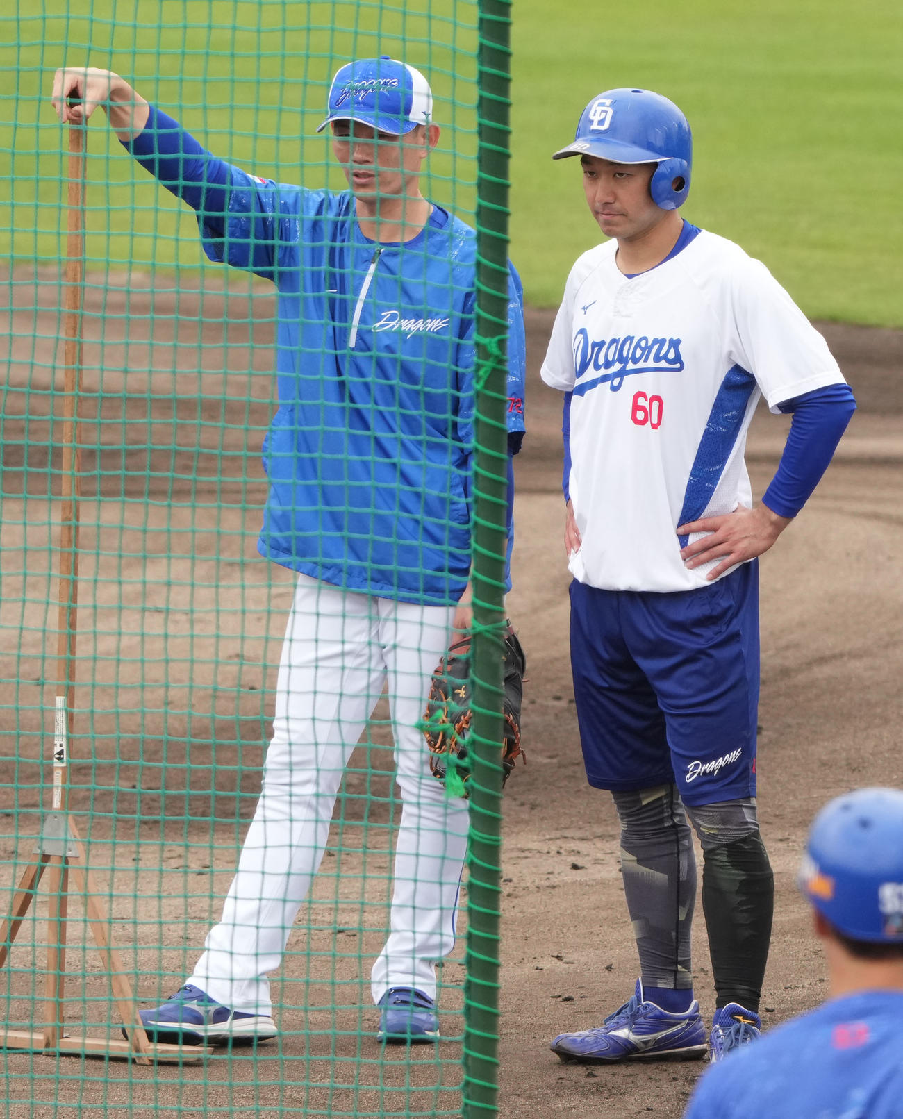 山本（右）は走塁練習をする（撮影・森本幸一）