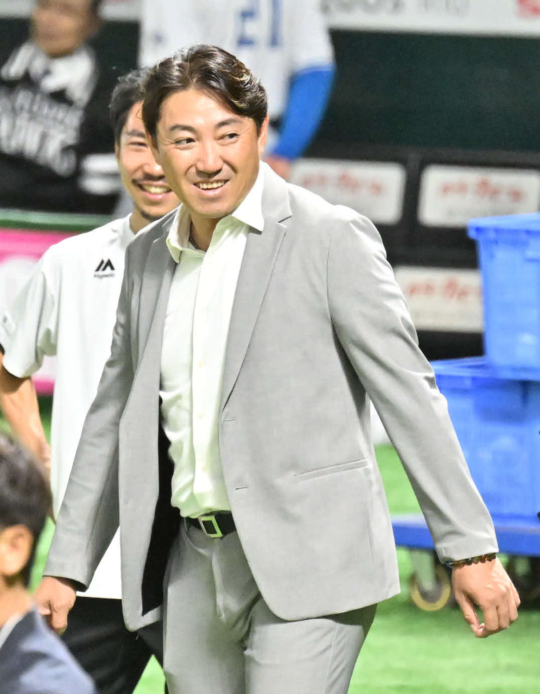 ソフトバンク対日本ハム　試合前、球場に姿を見せた内川（撮影・林敢治）