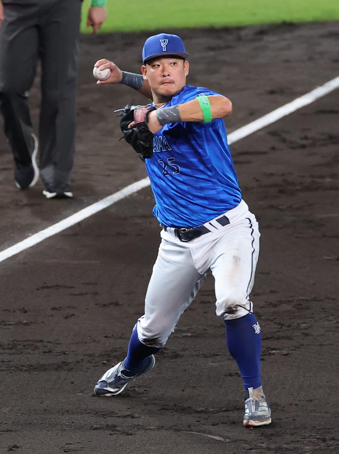 阪神対DeNA 3回裏阪神無死、筒香は熊谷の三ゴロを軽快にさばく（撮影・上田博志）
