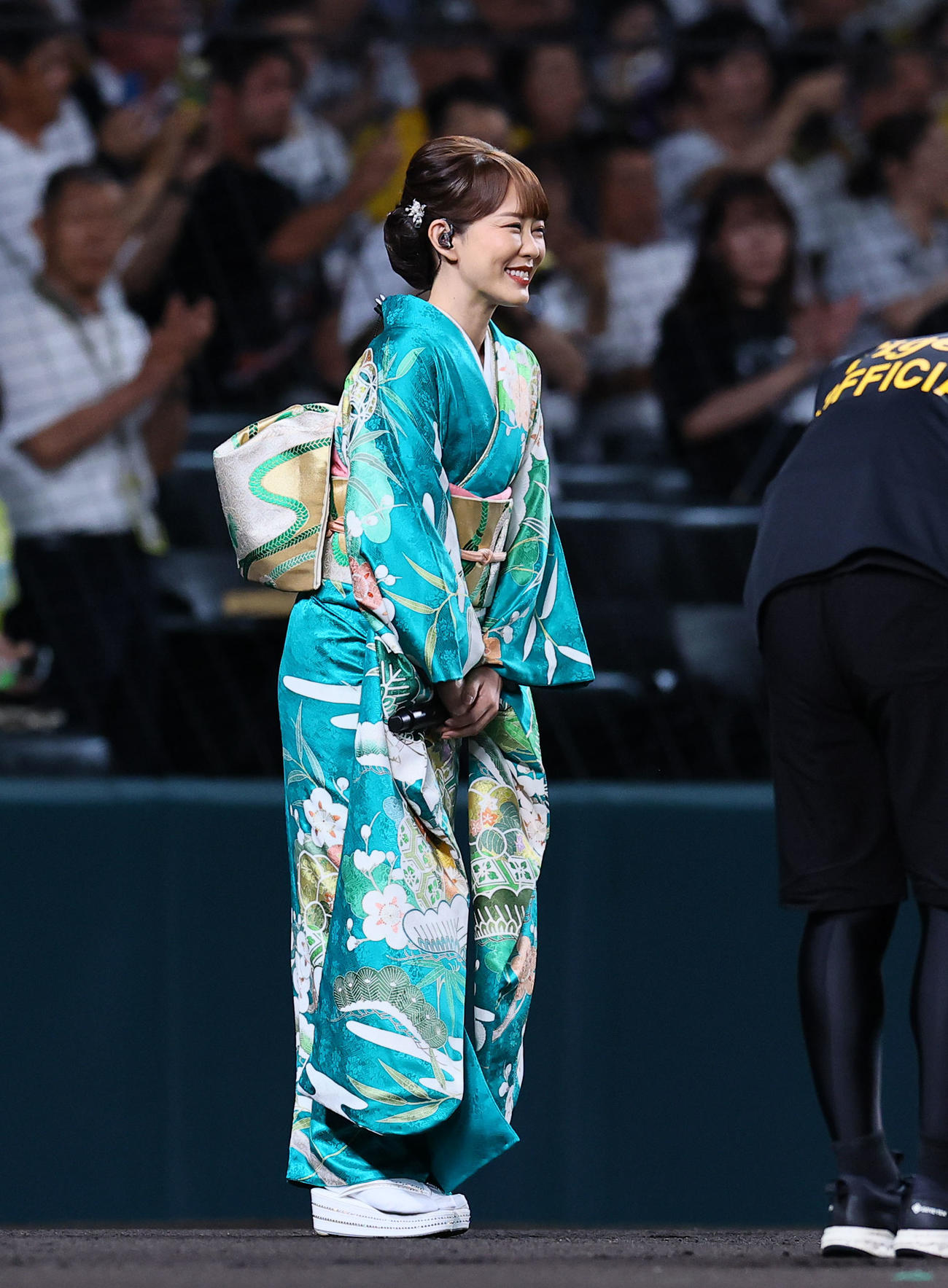 阪神対DeNA　君が代斉唱する丘みどり（撮影・藤尾明華）