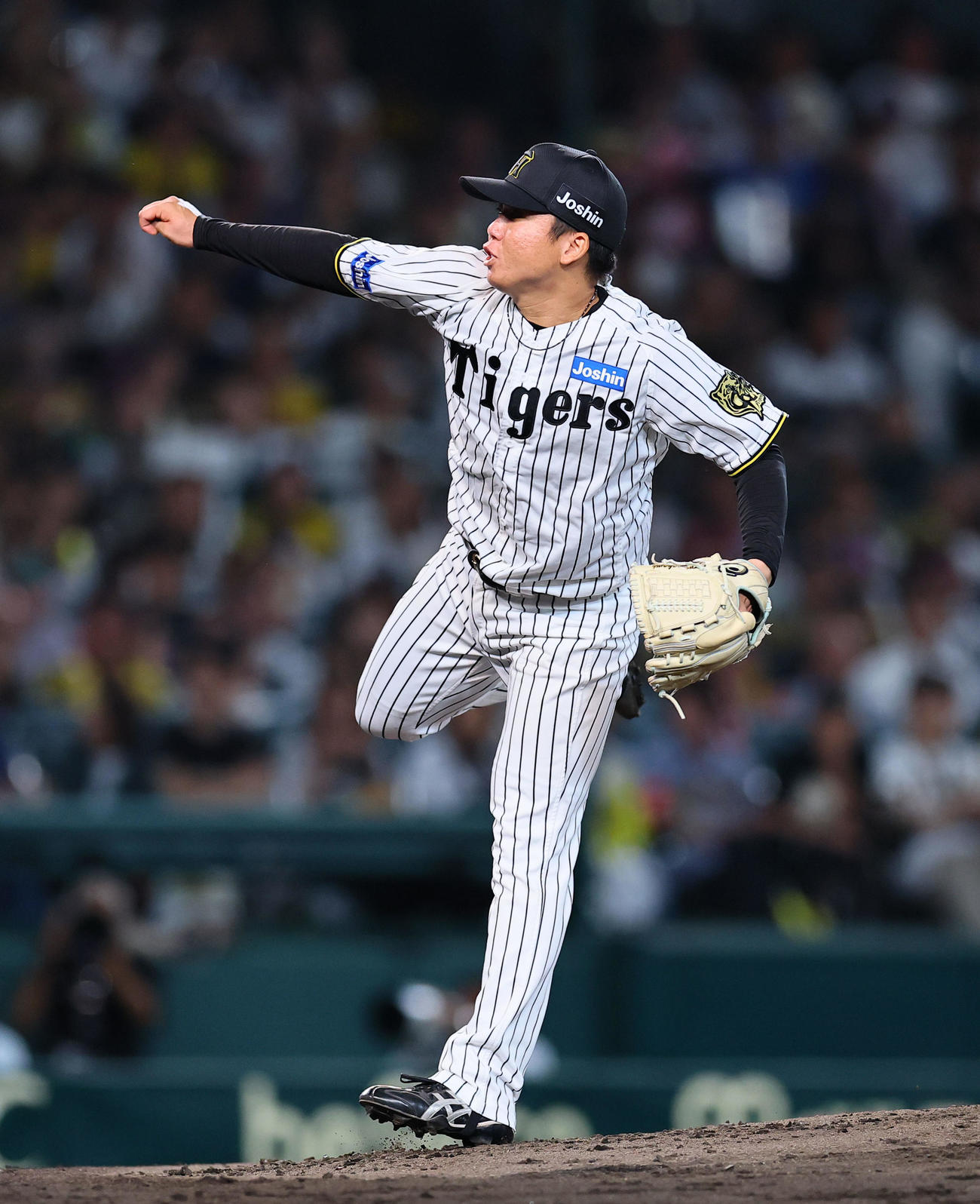 阪神対DeNA 3回、力投を見せる村上（撮影・藤尾明華）