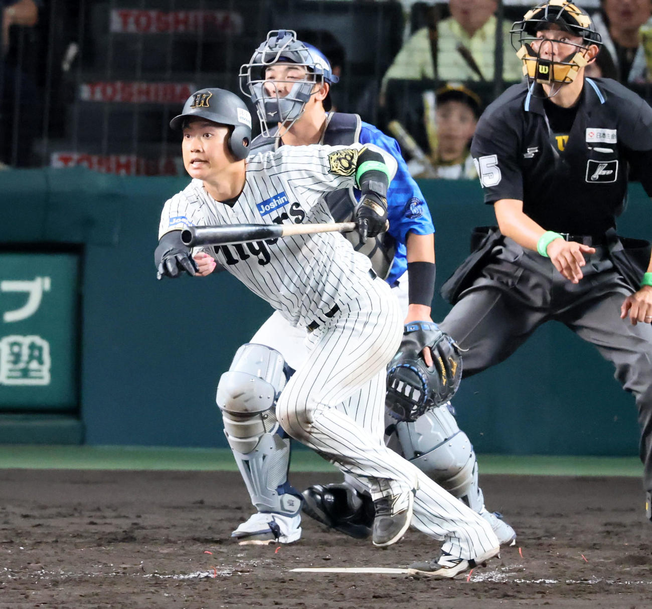 阪神対DeNA 5回裏阪神無死、中川は右前打を放つ（撮影・加藤哉）