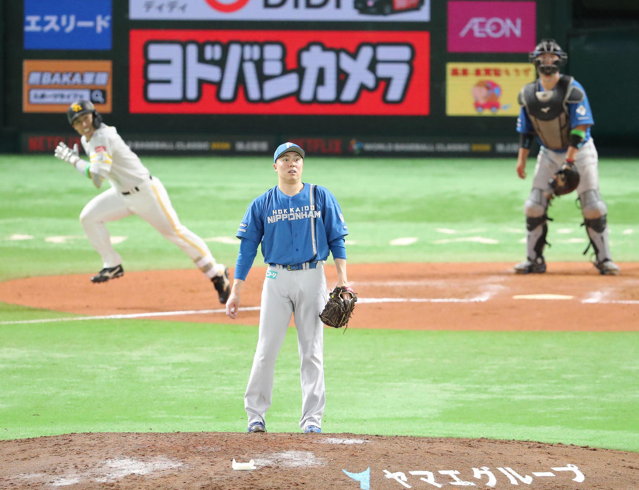 ソフトバンク対日本ハム　7回裏ソフトバンク無死、野村に先制ソロ本塁打を浴びた田中（撮影・梅根麻紀）