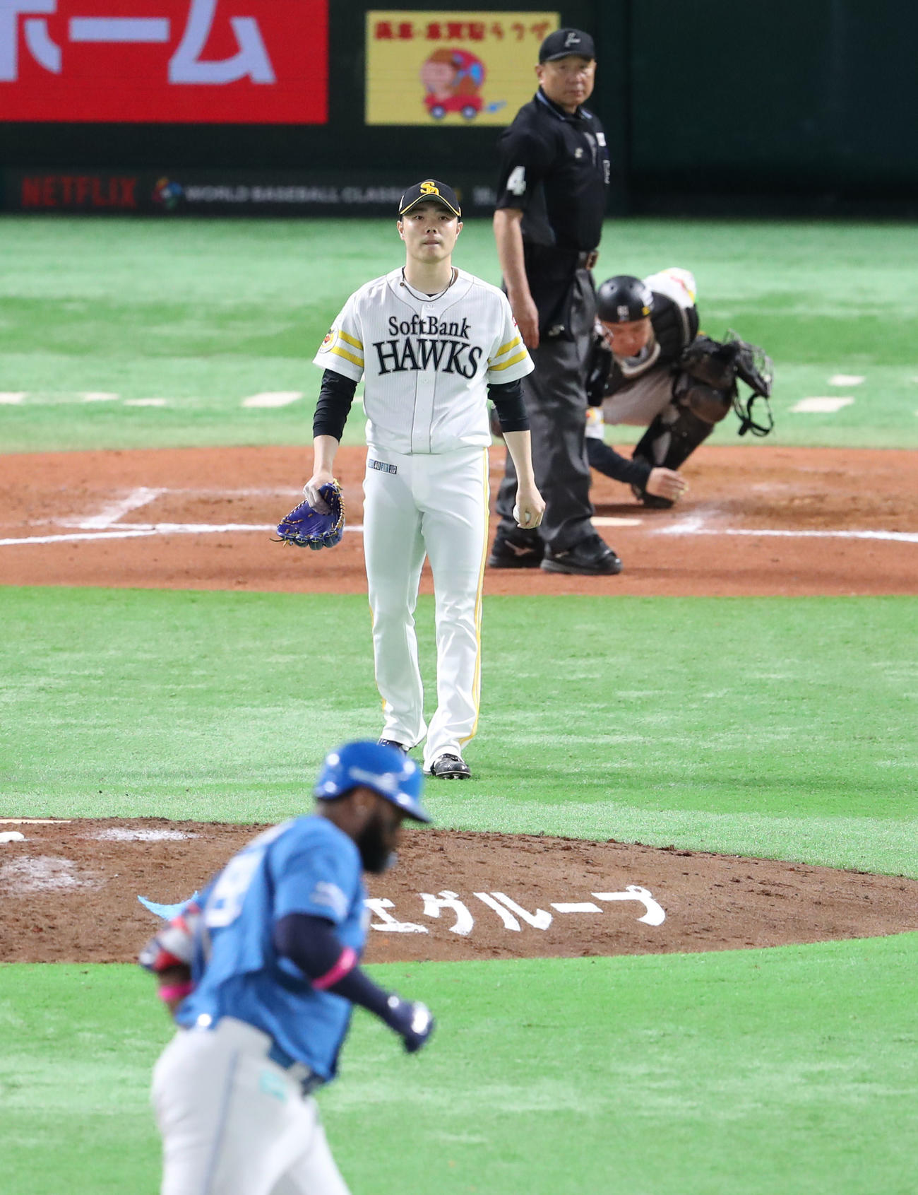 ソフトバンク対日本ハム　8回表日本ハム1死、レイエスに右中間同点本塁打を浴びた松本裕（撮影・梅根麻紀）