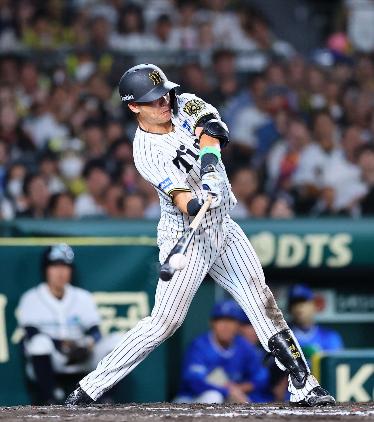 阪神対DeNA 6回裏阪神2死一、三塁、小野寺は右前適時打を放つ（撮影・藤尾明華）