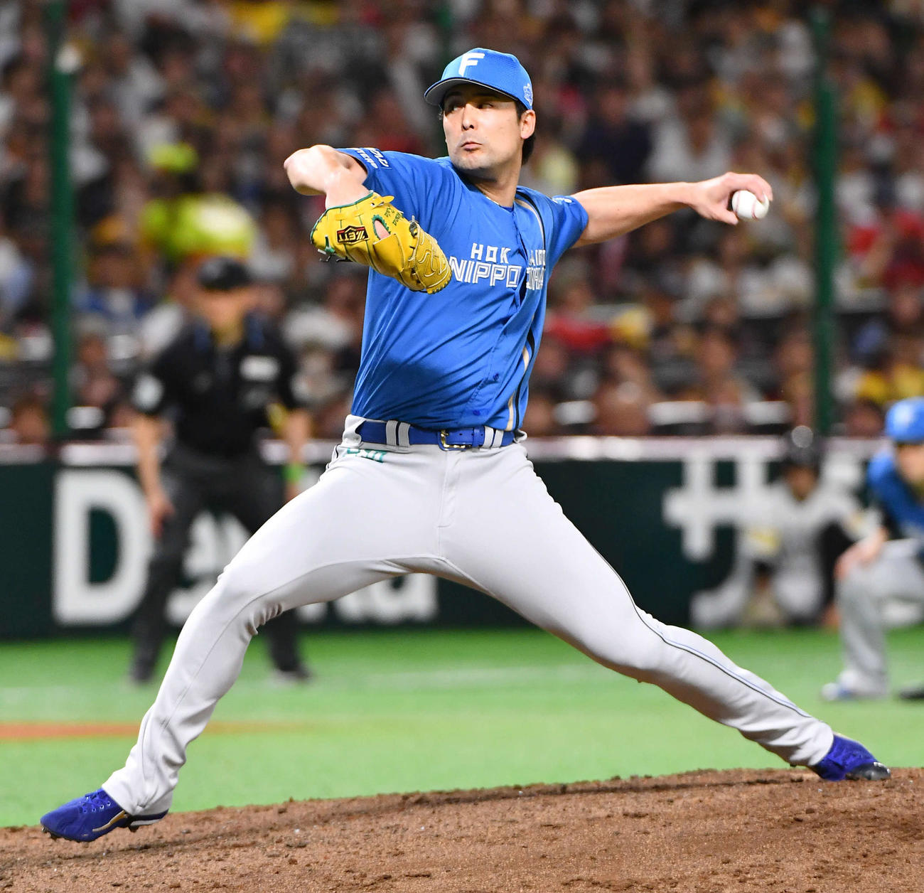 ソフトバンク対日本ハム　7回裏ソフトバンク2死二塁から登板した、日本ハム3番手の上原（撮影・岩下翔太）