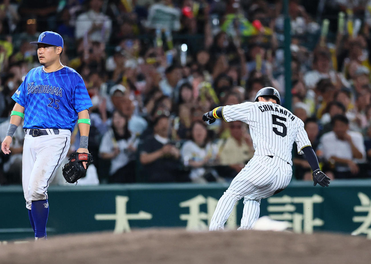 阪神対DeNA 6回裏阪神1死二塁、打者森下のとき近本が三盗を決める（撮影・藤尾明華）