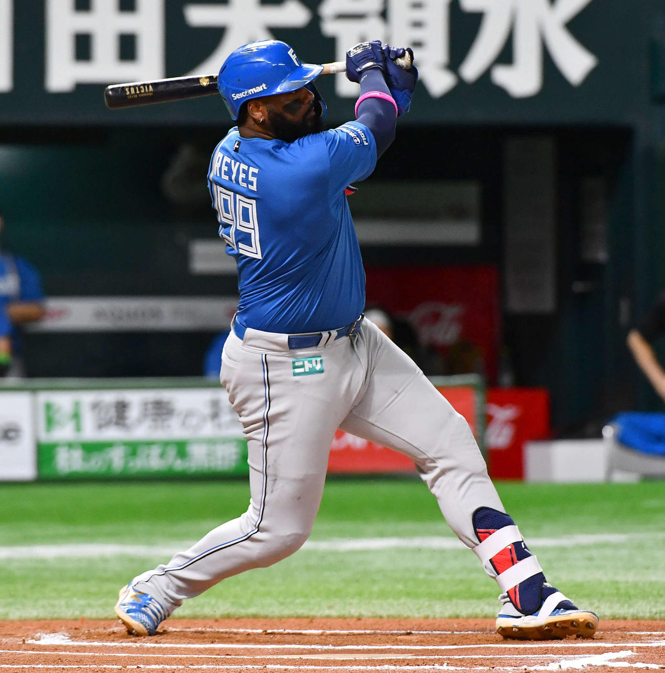 ソフトバンク対日本ハム　10回表日本ハム無死、レイエスは中越えに安打を放つ（撮影・岩下翔太）