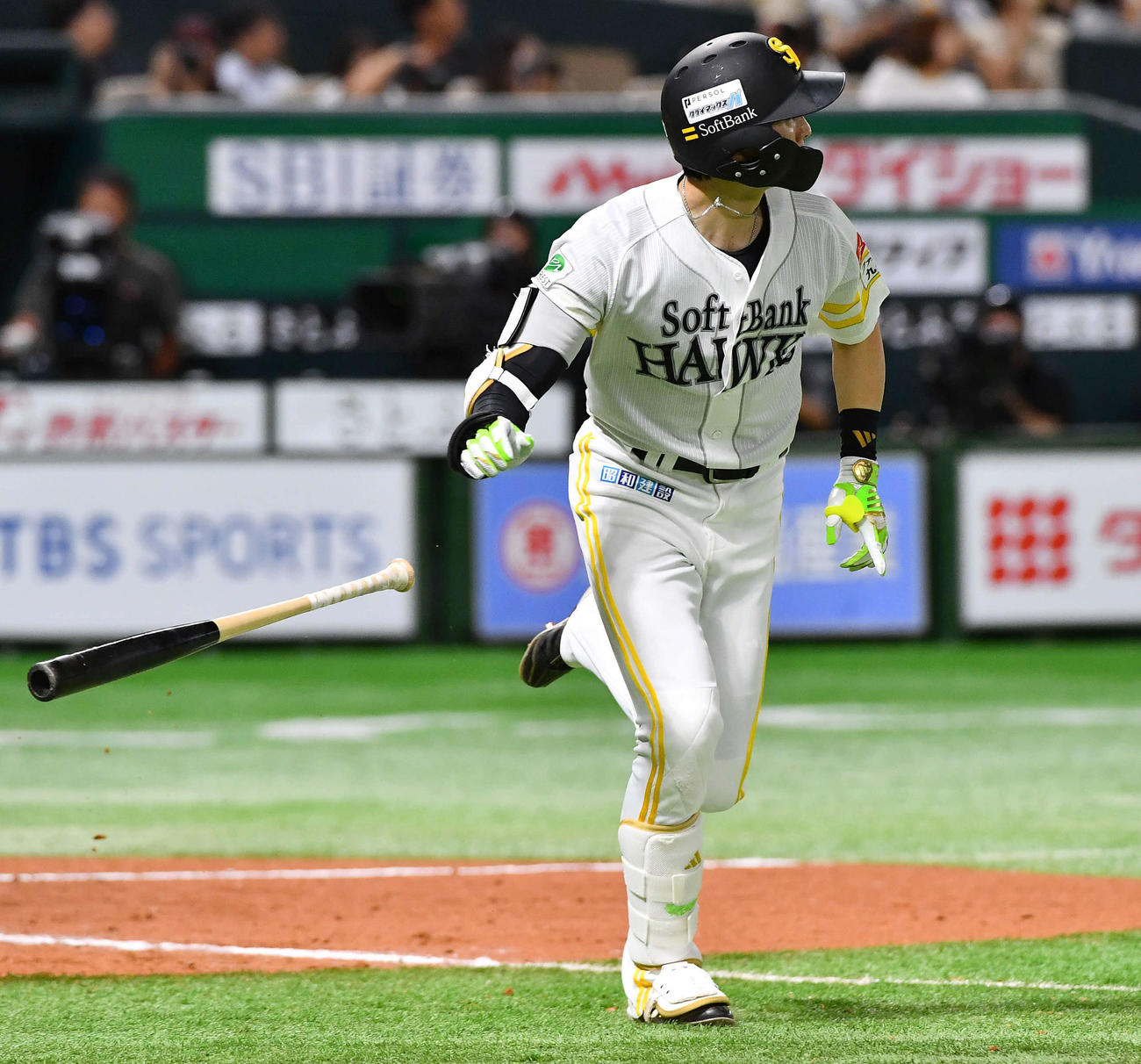 ソフトバンク対日本ハム　9回裏ソフトバンク1死一塁、左飛に倒れた周東（撮影・岩下翔太）