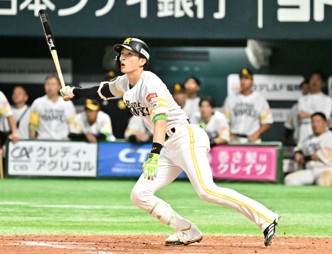 ソフトバンク対日本ハム　9回裏ソフトバンク1死一塁、周東は左飛に終わる（撮影・林敢治）