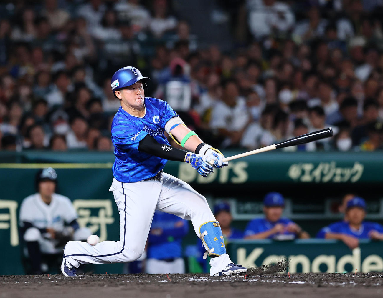 阪神対DeNA 3回表DeNA1死一、二塁、牧は三振に倒れる（撮影・藤尾明華）