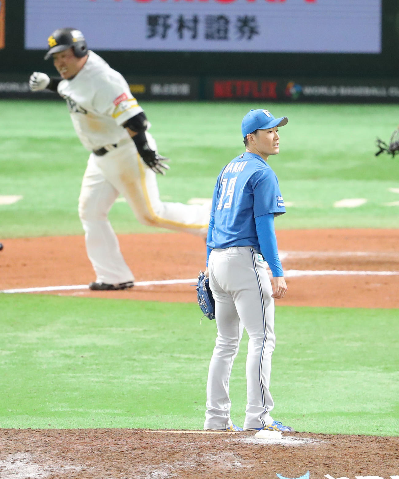 ソフトバンク対日本ハム　延長10回裏ソフトバンク1死満塁、山川に左前サヨナラ安打を浴びた玉井（撮影・梅根麻紀）