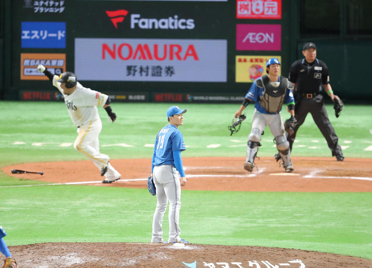 ソフトバンク対日本ハム　延長10回裏ソフトバンク1死満塁、山川に左前サヨナラ安打を浴びた玉井（撮影・梅根麻紀）