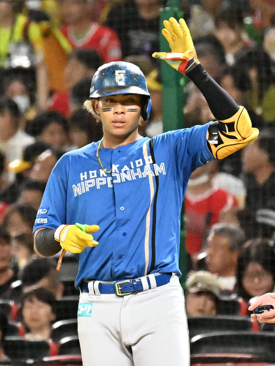ソフトバンク対日本ハム　4回表日本ハム無死、水谷は左前安打を放つ（撮影・林敢治）