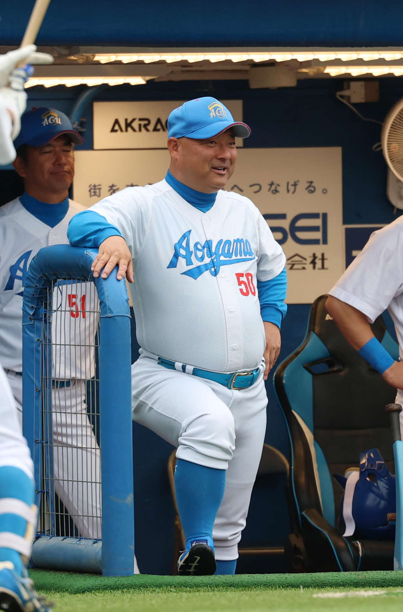 青学大対東洋大　試合を見守る青学大・安藤監督（撮影・増田悦実）