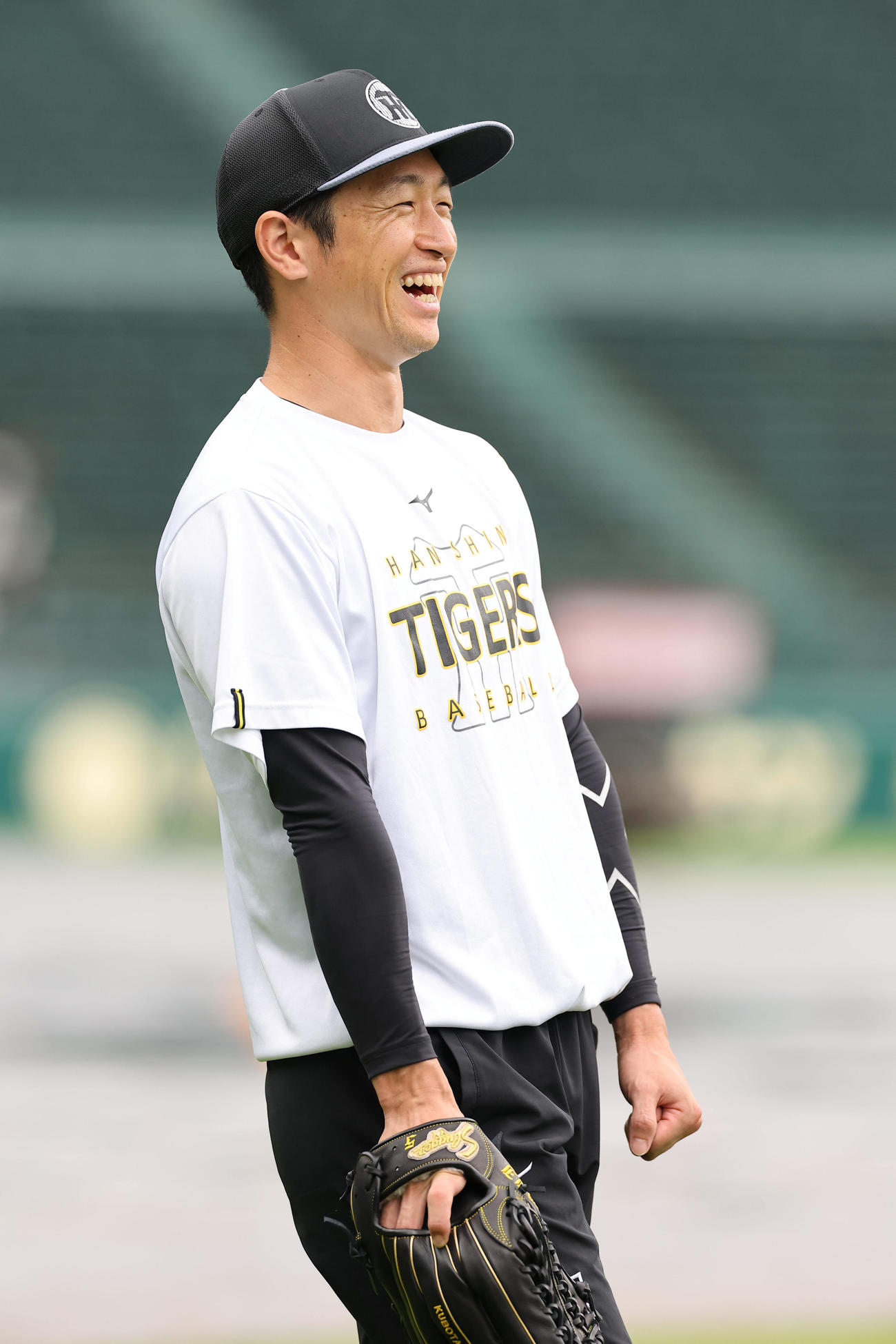 阪神対DeNA　笑顔を見せる近本（撮影・上田博志）