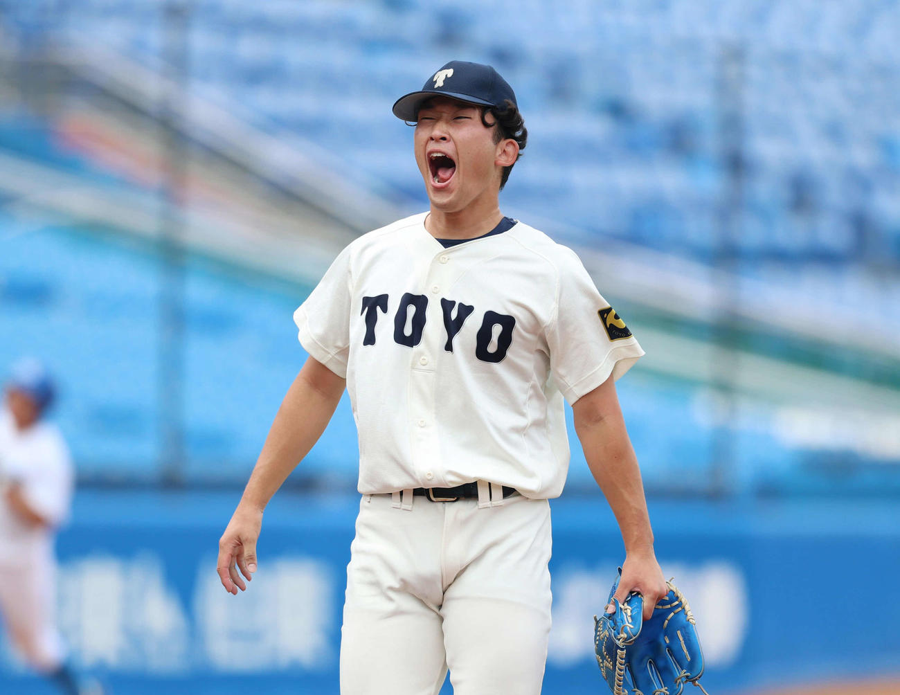 青学大対東洋大　6回表　ピンチをしのぎ喜びの声を上げる東洋大・馬庭（撮影・増田悦実）