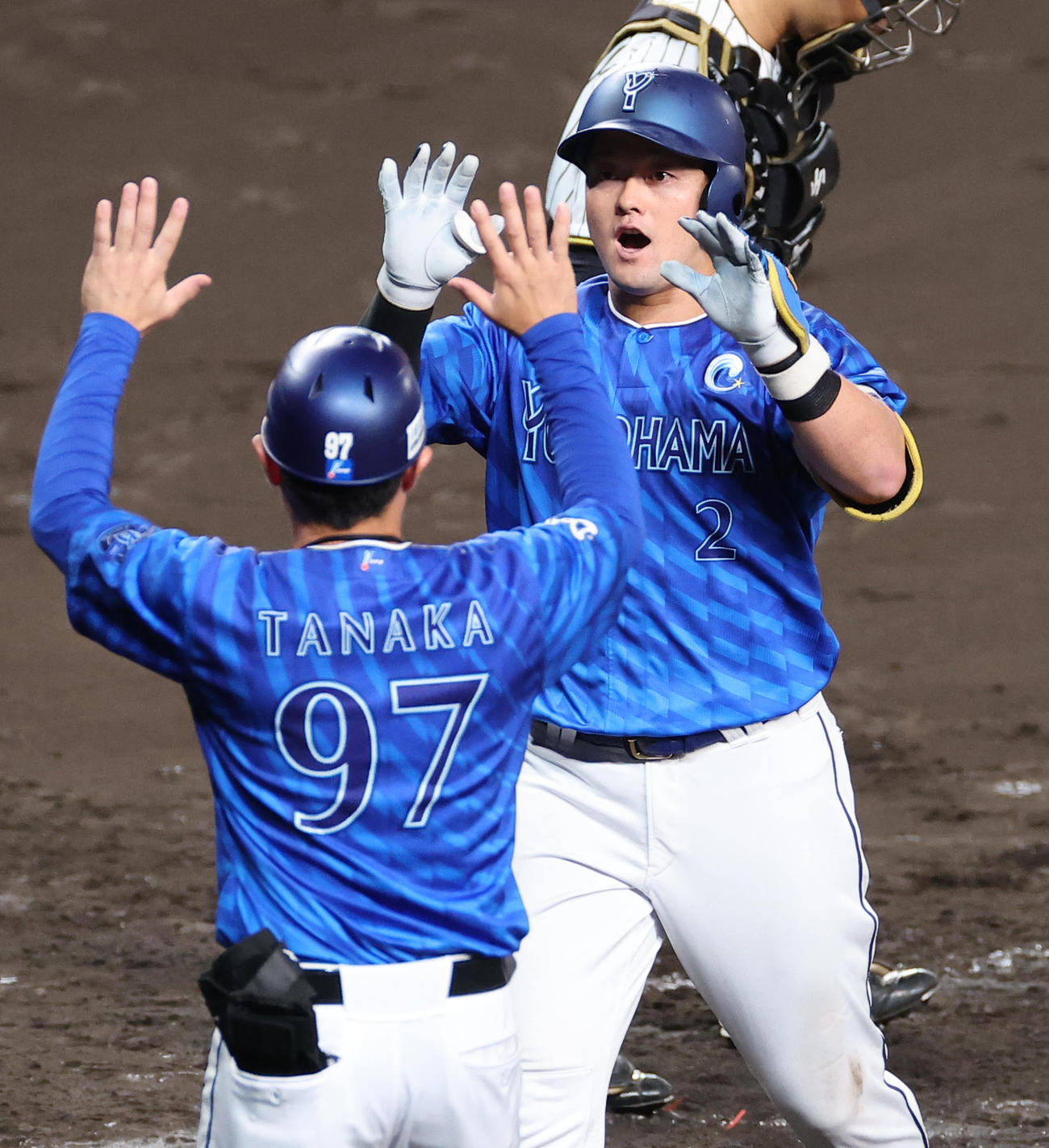 阪神対DeNA 4回表DeNA無死、勝ち越し本塁打を放った牧（撮影・上田博志）