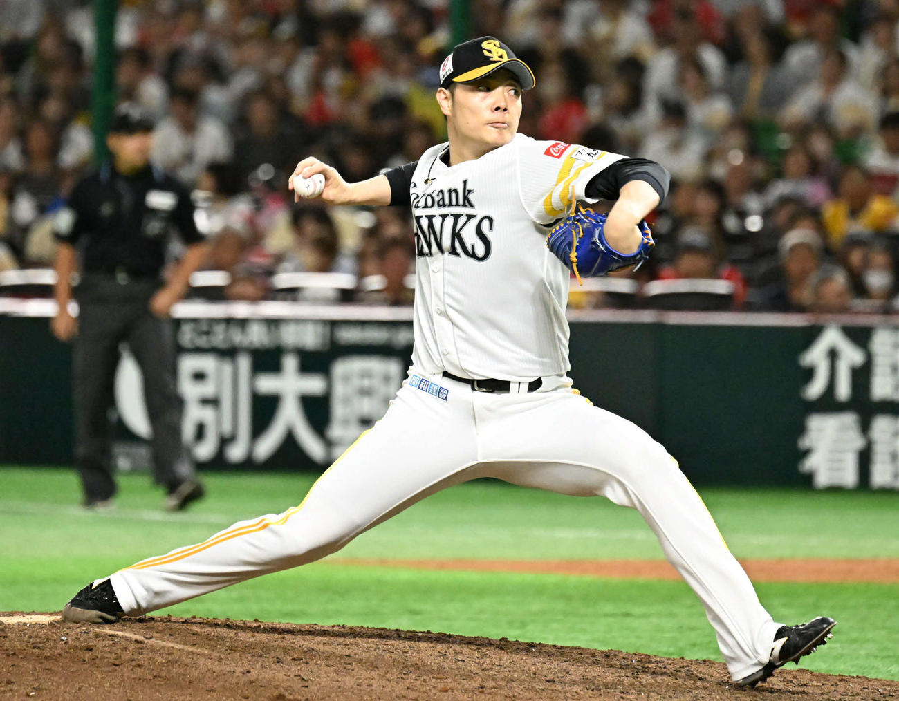 ソフトバンク対日本ハム　ソフトバンク3番手投手の松本裕（撮影・林敢治）