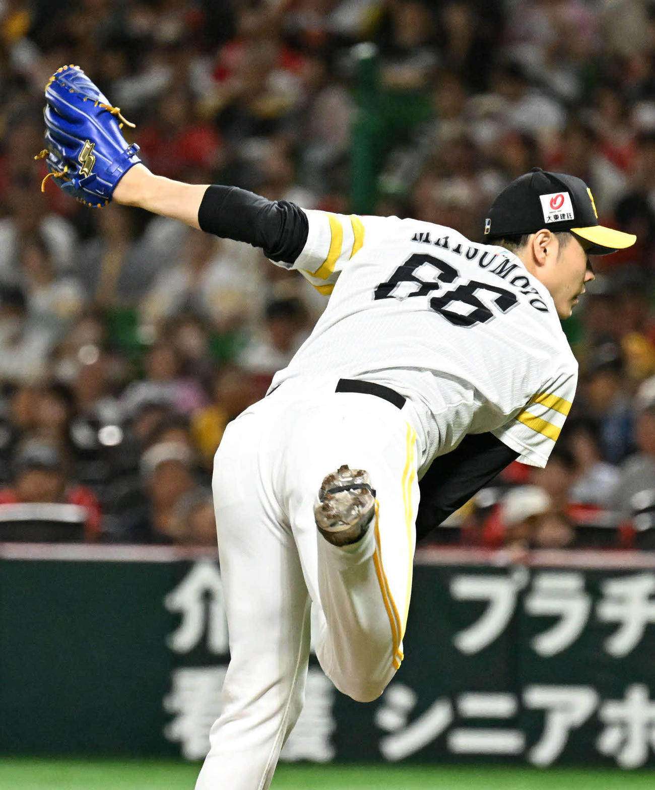 ソフトバンク対日本ハム　ソフトバンク3番手投手の松本裕（撮影・林敢治）