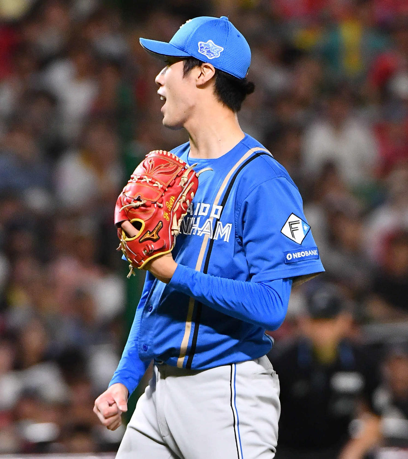 ソフトバンク対日本ハム　7回裏、3者連続三振に抑えた福島は雄たけびをあげる（撮影・岩下翔太）