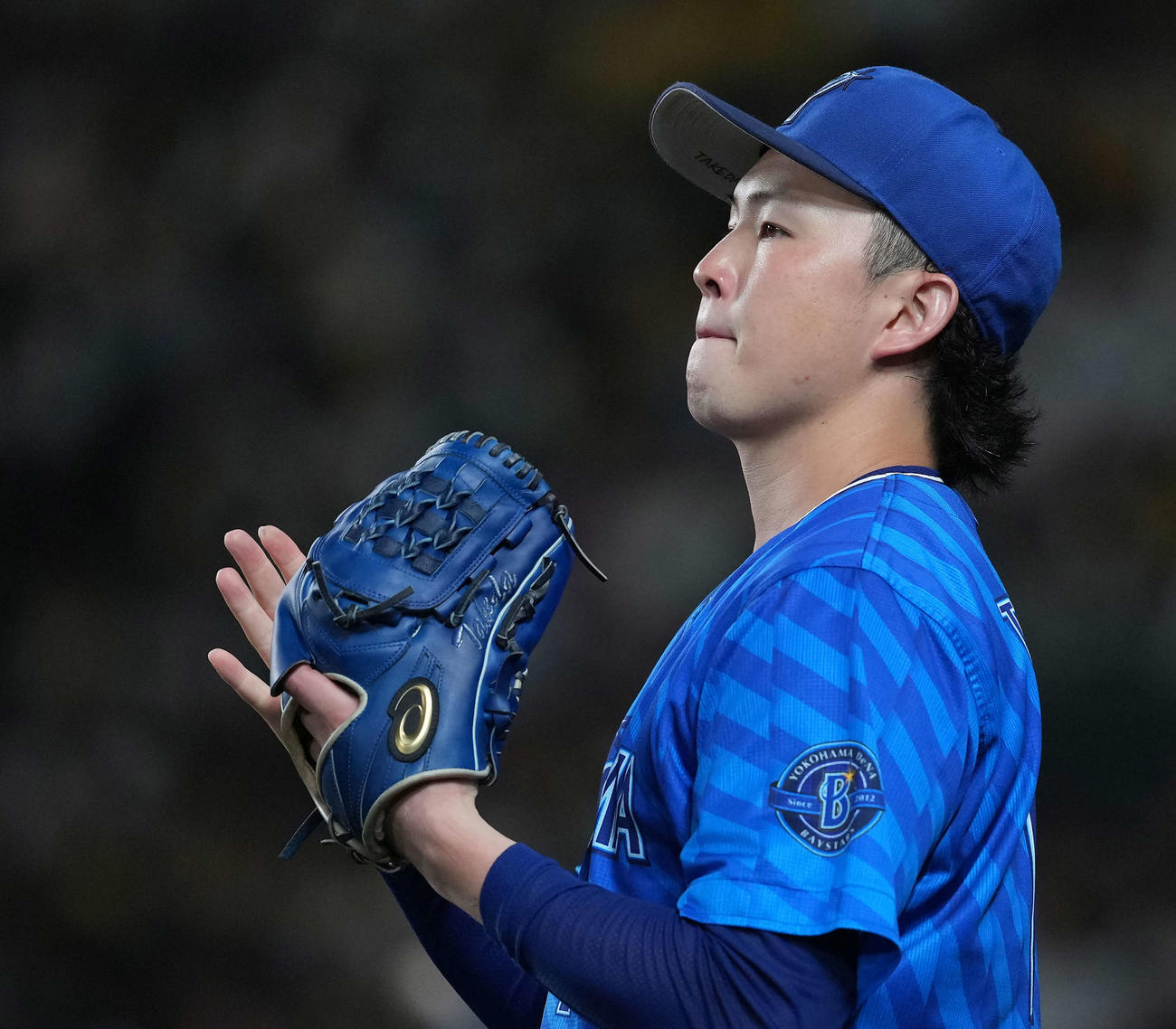 阪神対DeNA 3回表DeNA2死二塁、佐野の同点適時二塁打にグラブをたたく竹田（撮影・たえ見朱実）