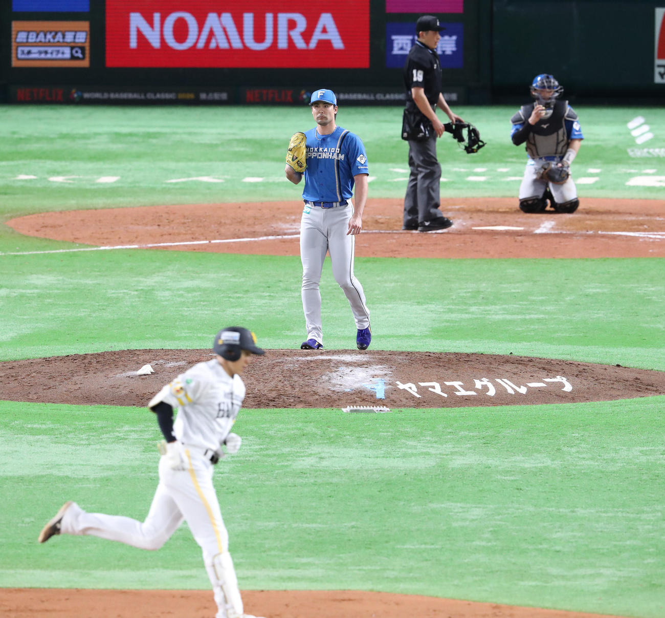 ソフトバンク対日本ハム　8回裏ソフトバンク1死一、二塁、柳田に左越え先制3点本塁打を浴びた上原（撮影・梅根麻紀）