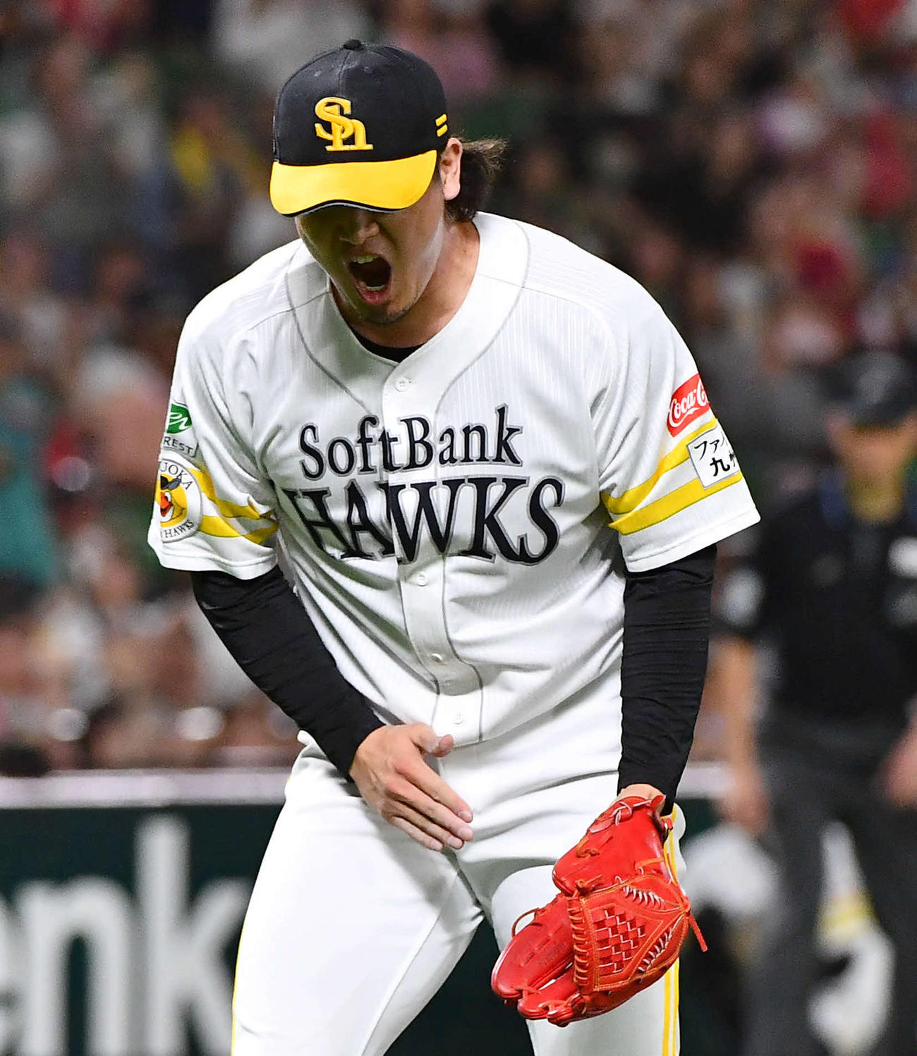 ソフトバンク対日本ハム　最終回を3者凡退で締め、雄たけびをあげる杉山（撮影・岩下翔太）