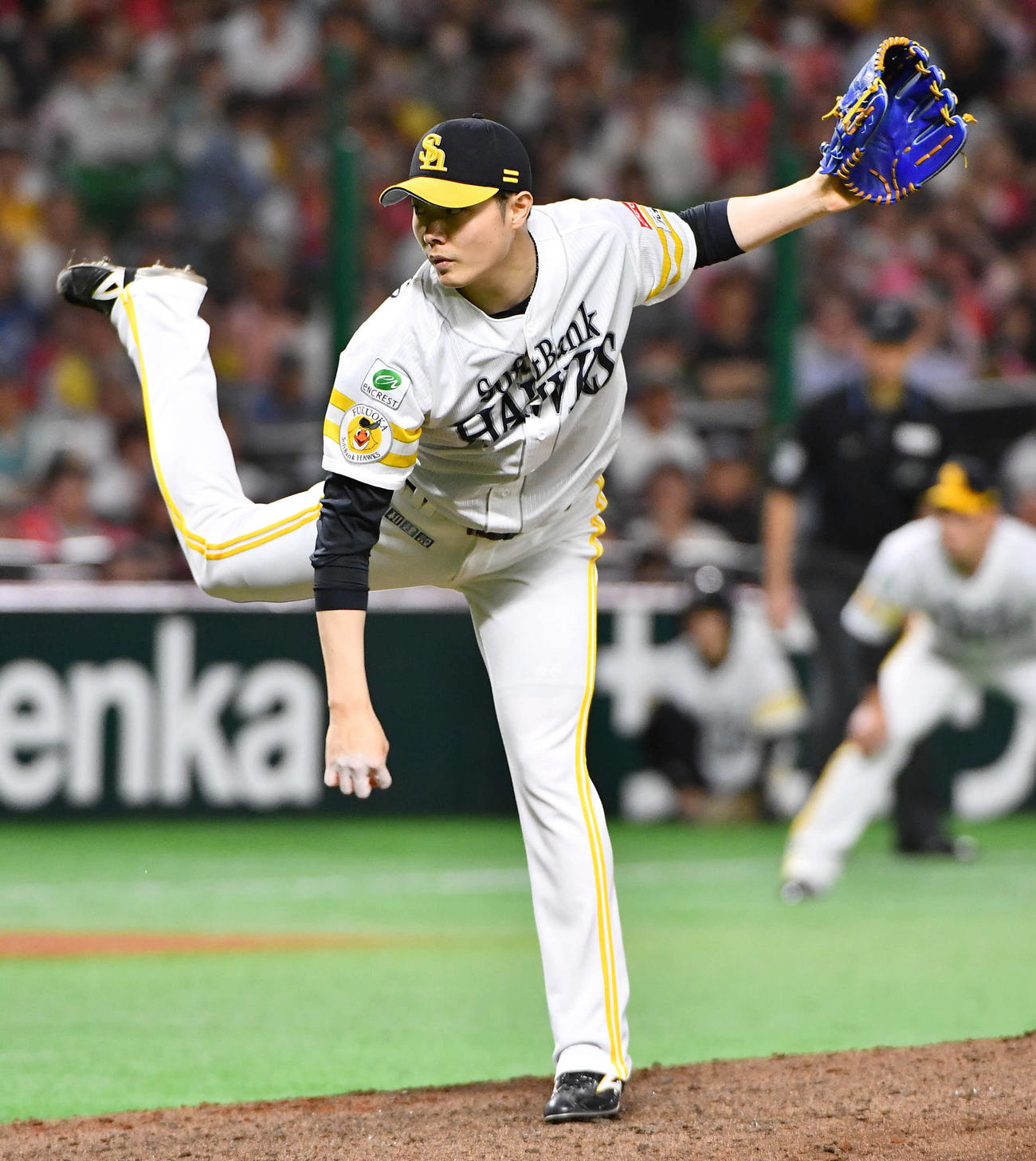 ソフトバンク対日本ハム　8回表から登板した、ソフトバンク3番手の松本裕（撮影・岩下翔太）