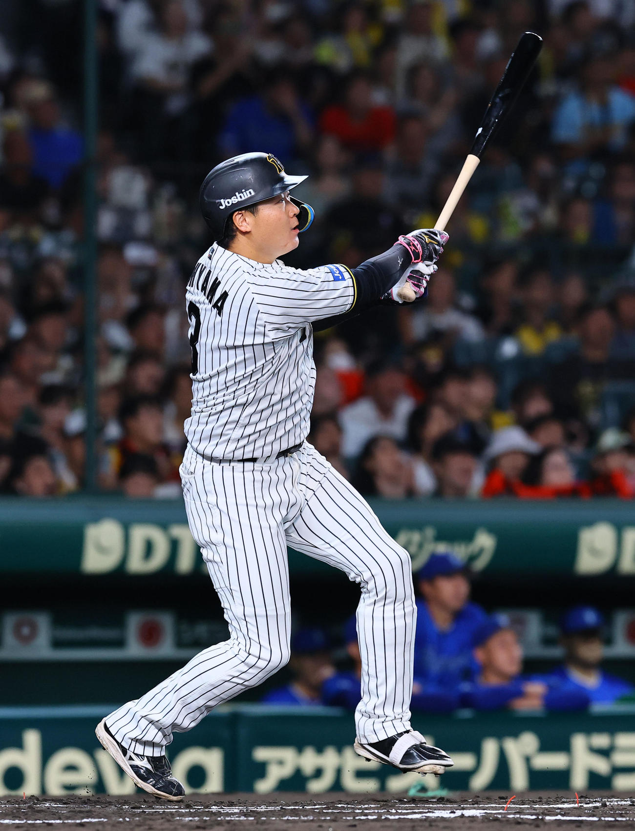 阪神対DeNA 1回裏阪神1死二、三塁、大山は中犠飛を放つ（撮影・藤尾明華）