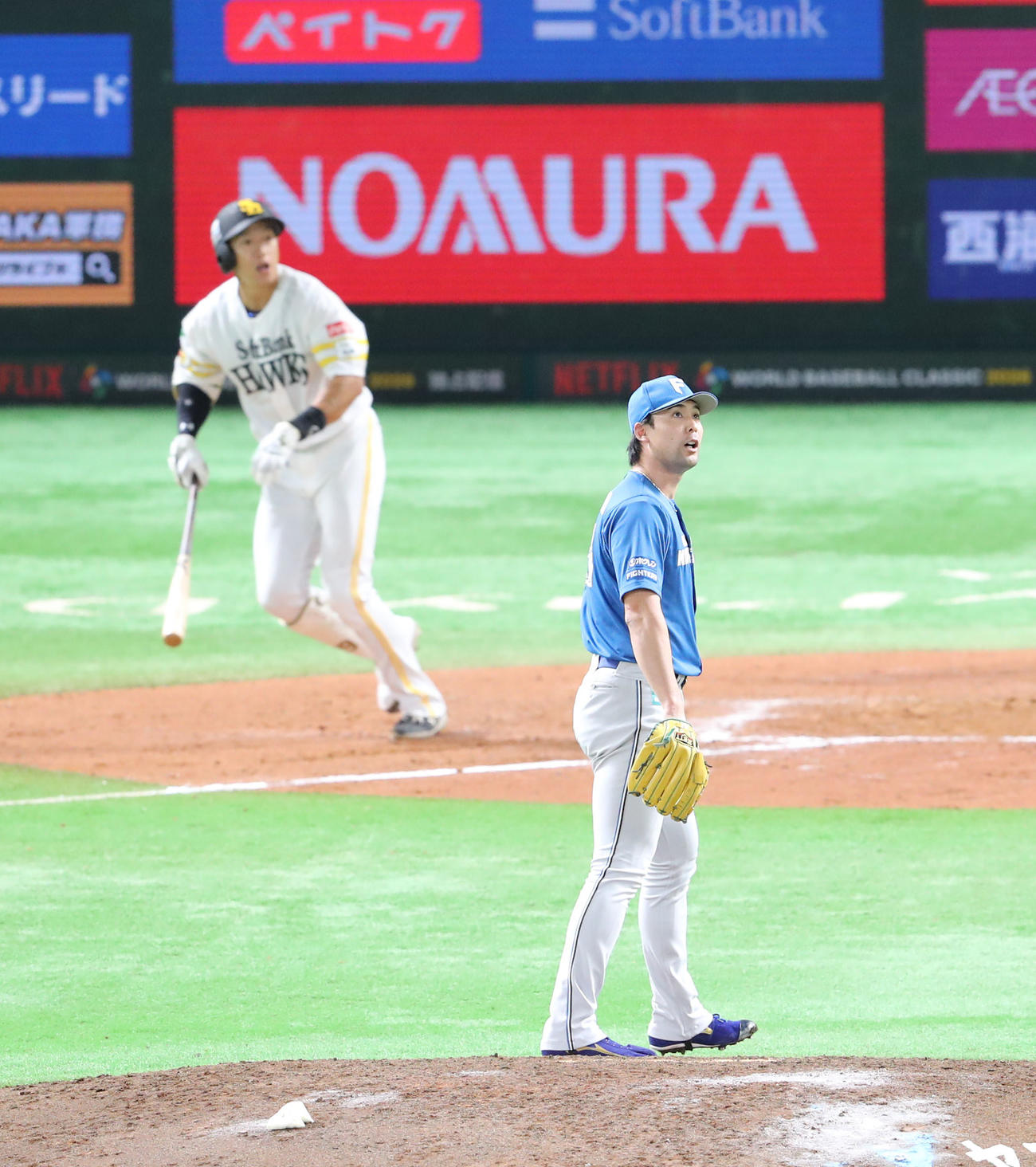 ソフトバンク対日本ハム　8回裏ソフトバンク1死一、二塁、柳田に左越え先制3点本塁打を浴びた上原（撮影・梅根麻紀）