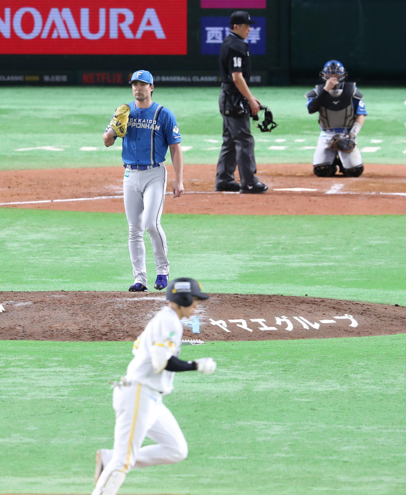 ソフトバンク対日本ハム　8回裏ソフトバンク1死一、二塁、柳田に左越え先制3点本塁打を浴びた上原（撮影・梅根麻紀）