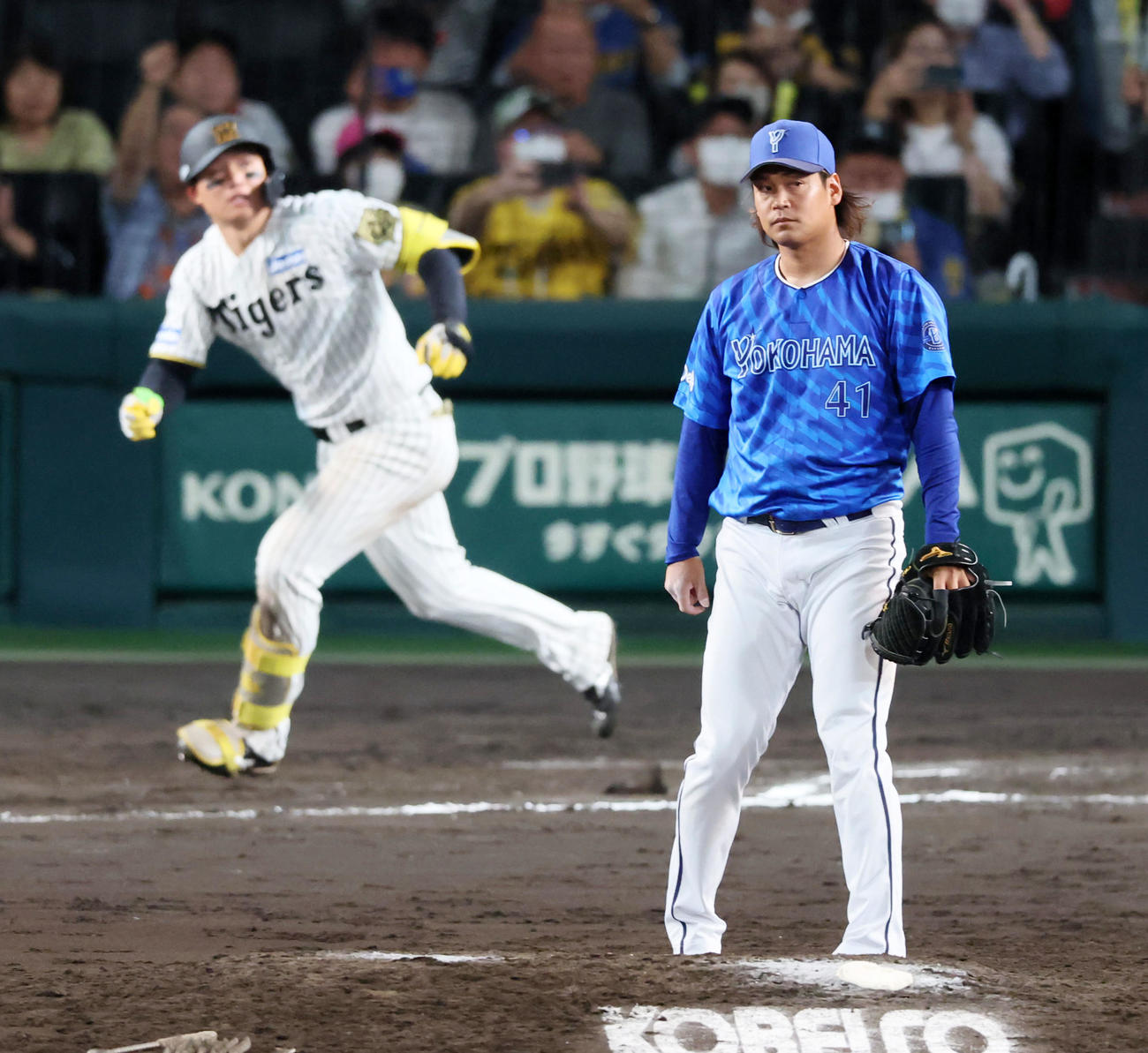阪神対DeNA 10回裏阪神無死一塁、佐々木は森下にサヨナラ2点本塁打を浴びる（撮影・加藤哉）