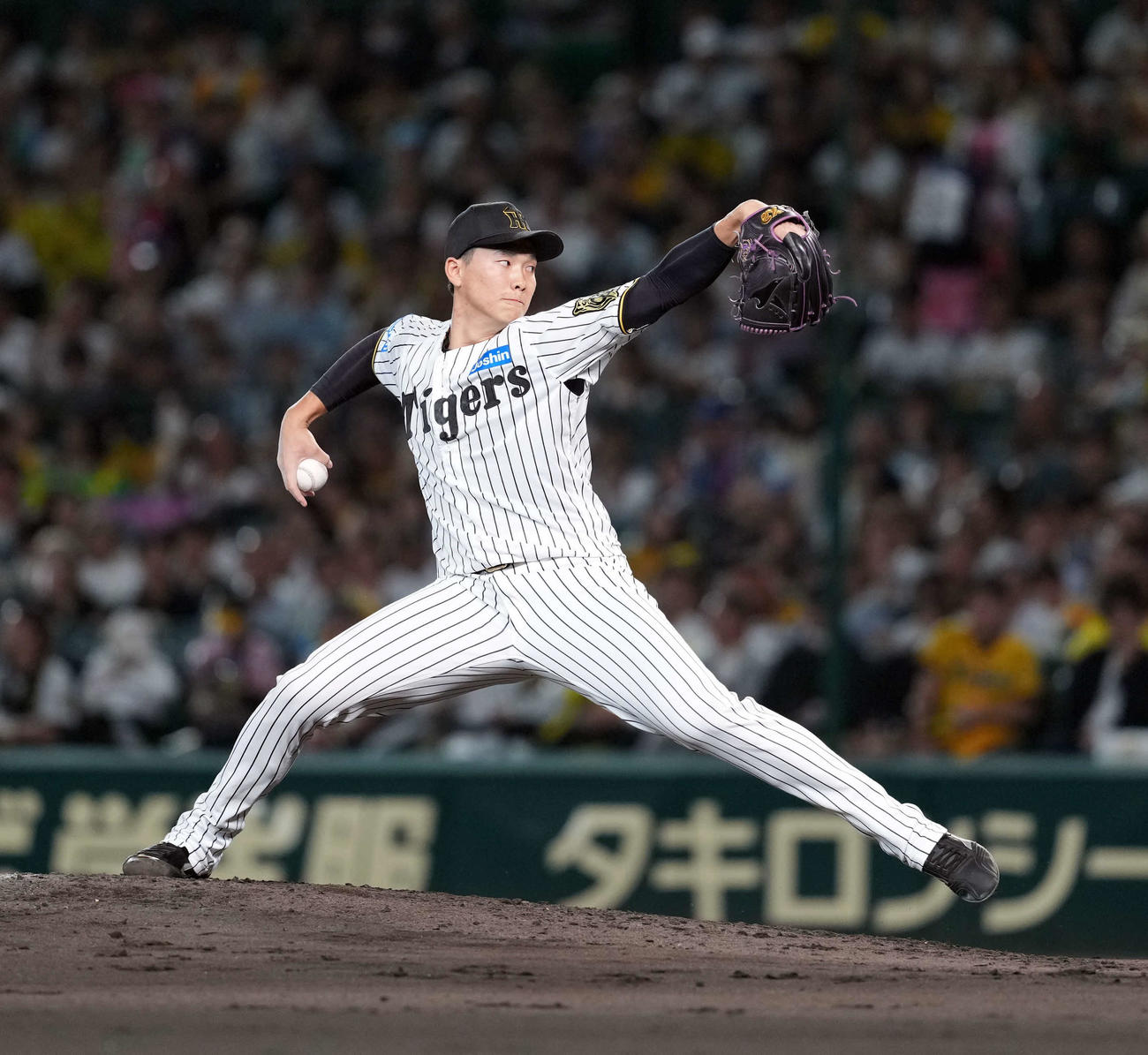 阪神対DeNA 7回からマウンドに上がった阪神湯浅（撮影・たえ見朱実）