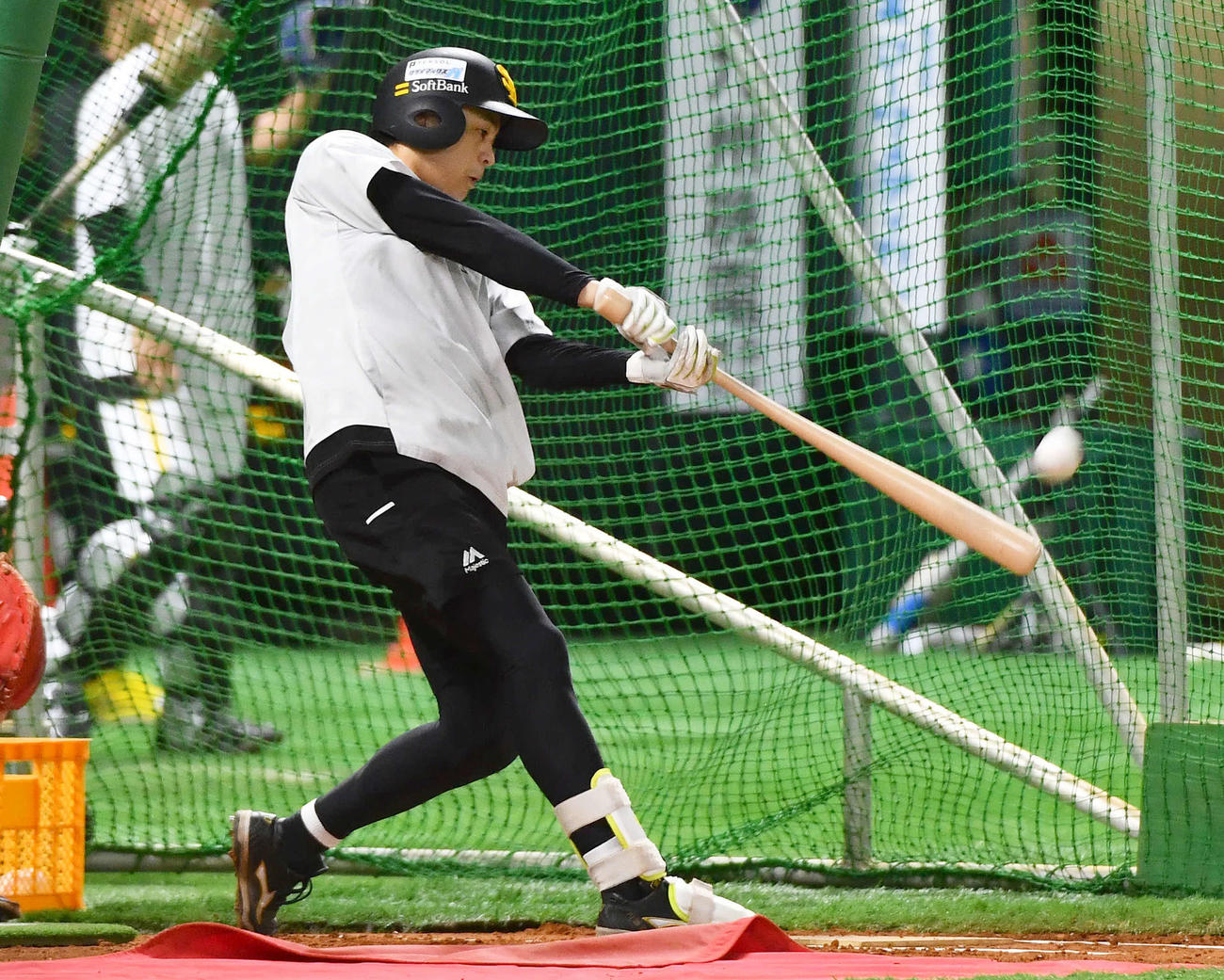 ソフトバンク対日本ハム　試合前、フリー打撃を行うソフトバンク川瀬（撮影・岩下翔太）