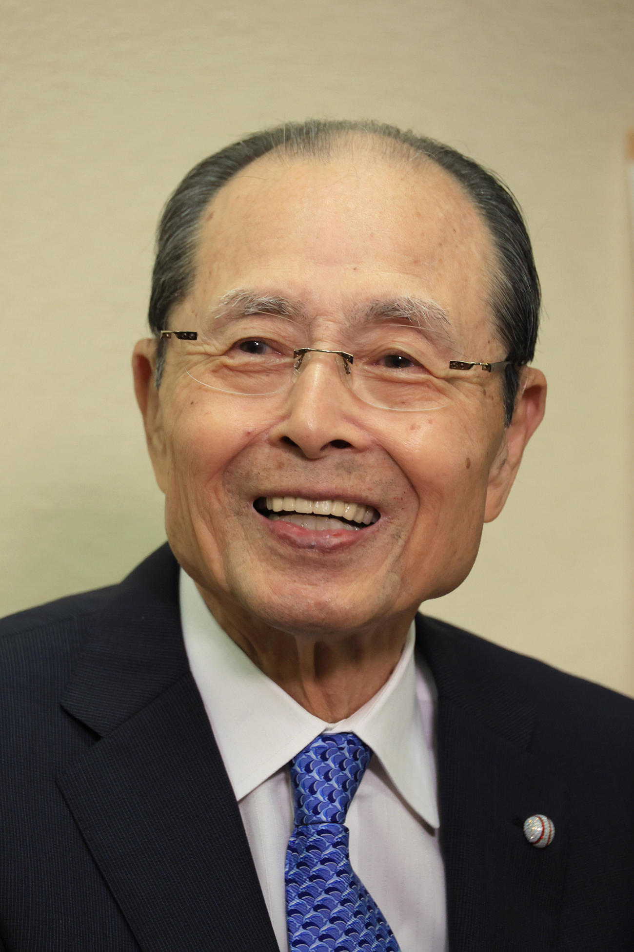 文化勲章を受章し、取材を受けるソフトバンク王球団会長（球団提供）
