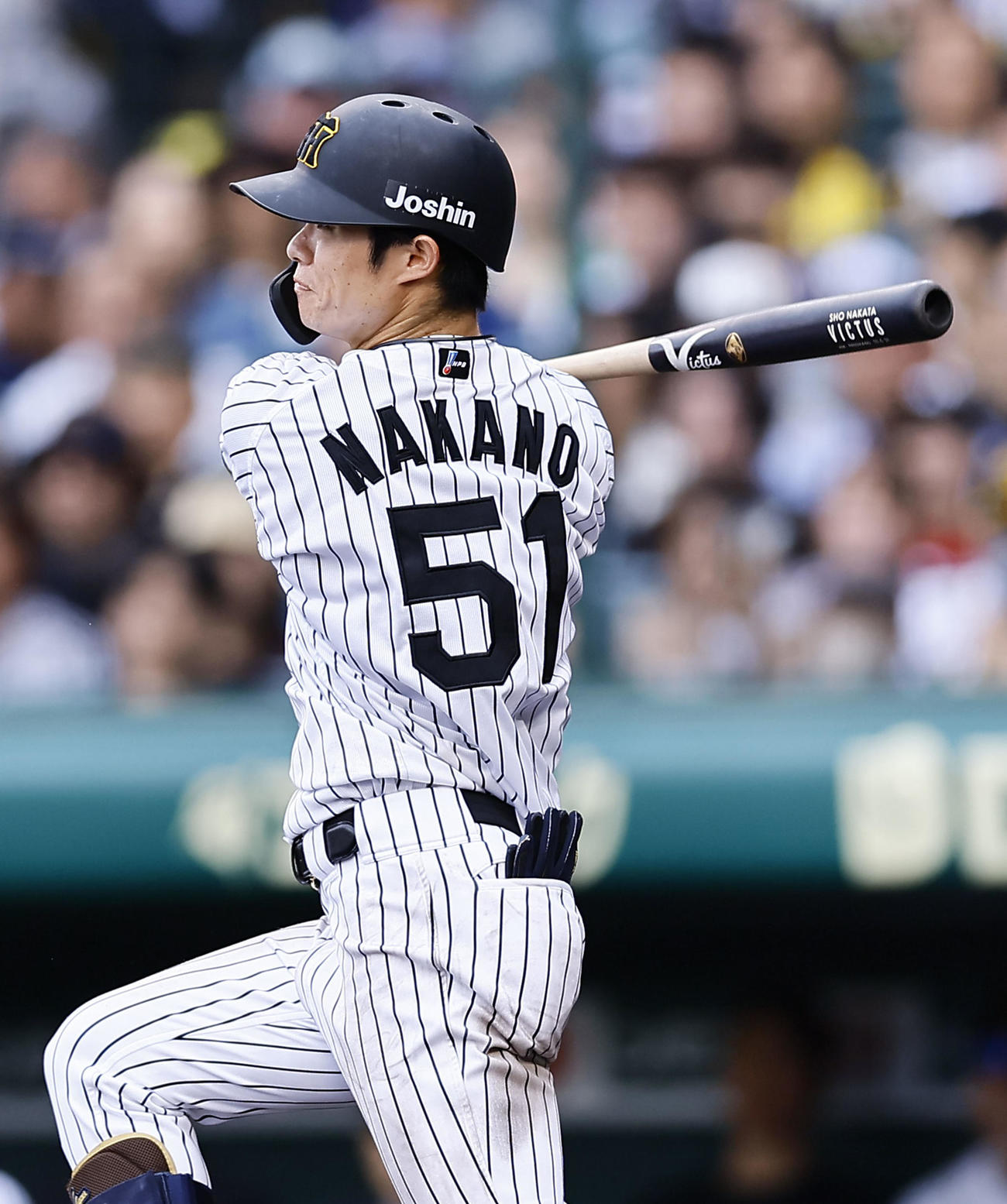 5月11日、中田翔モデルのバットで右前打を放つ中野拓夢