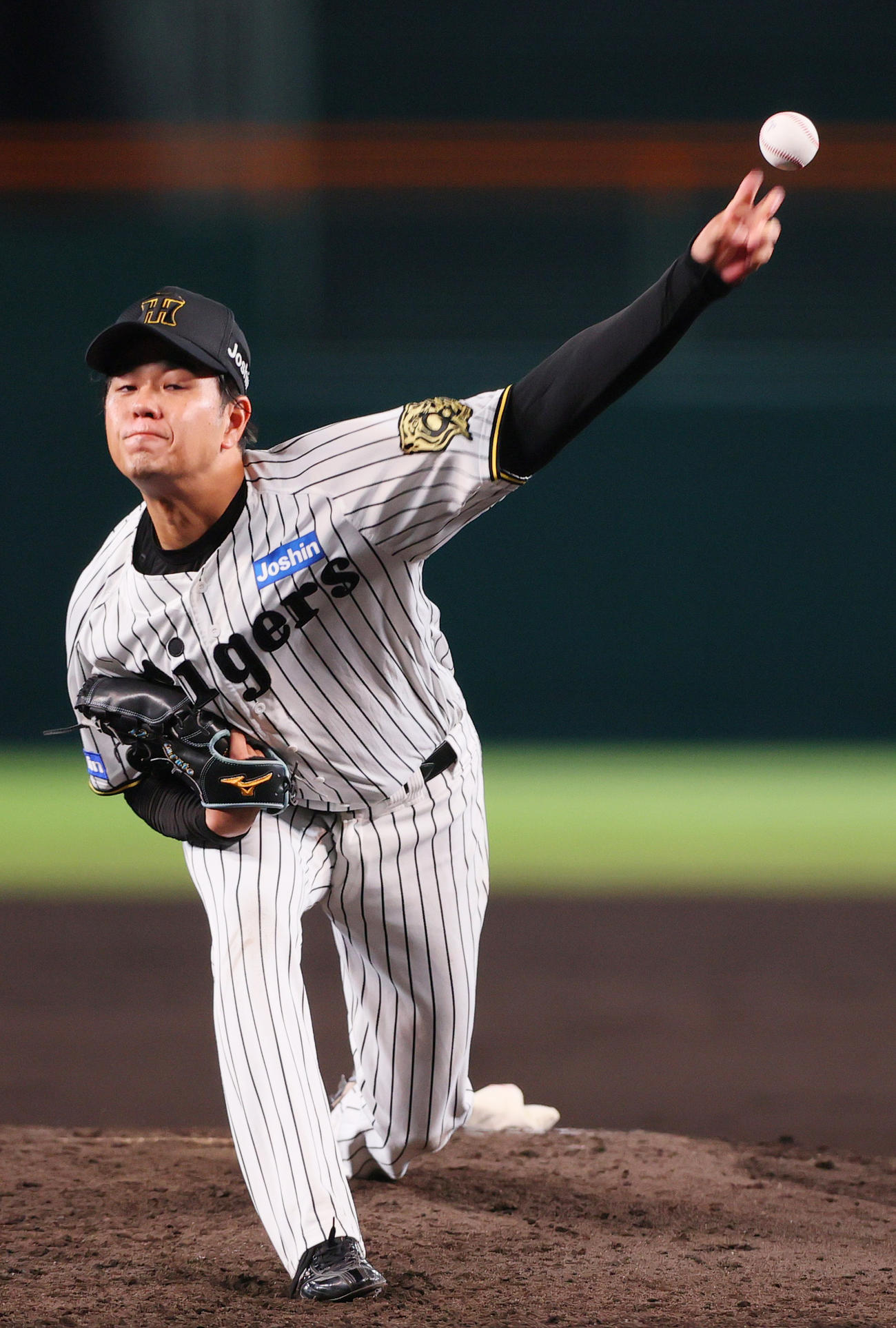 阪神対DeNA 7回表、力投する高橋（撮影・上山淳一）