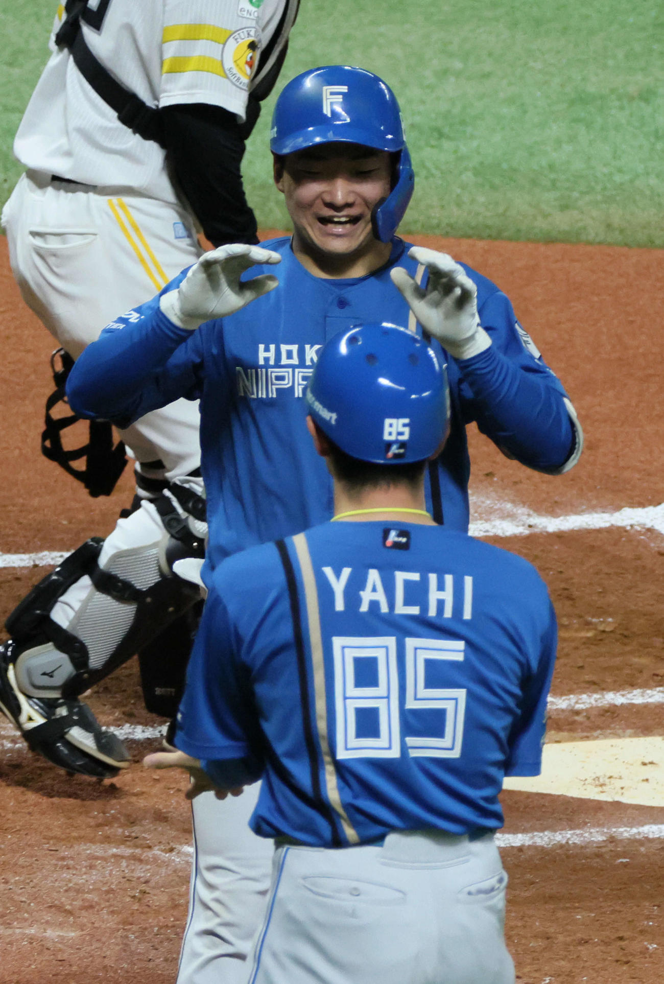 ソフトバンク対日本ハム　7回表日本ハム無死、左越え本塁打を放った山県（撮影・加藤孝規）