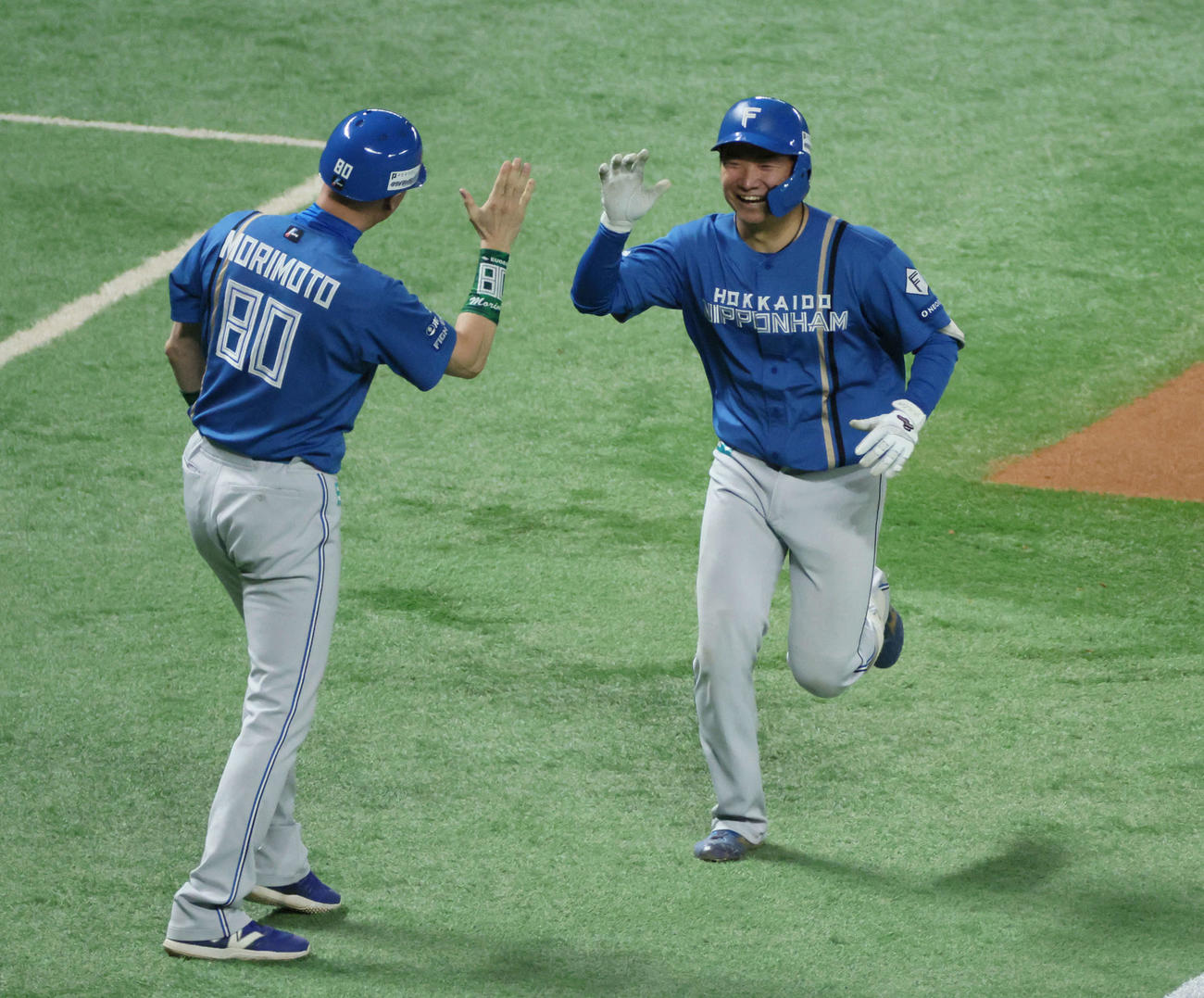 ソフトバンク対日本ハム　7回表日本ハム無死、左越え本塁打を放った山県（撮影・加藤孝規）