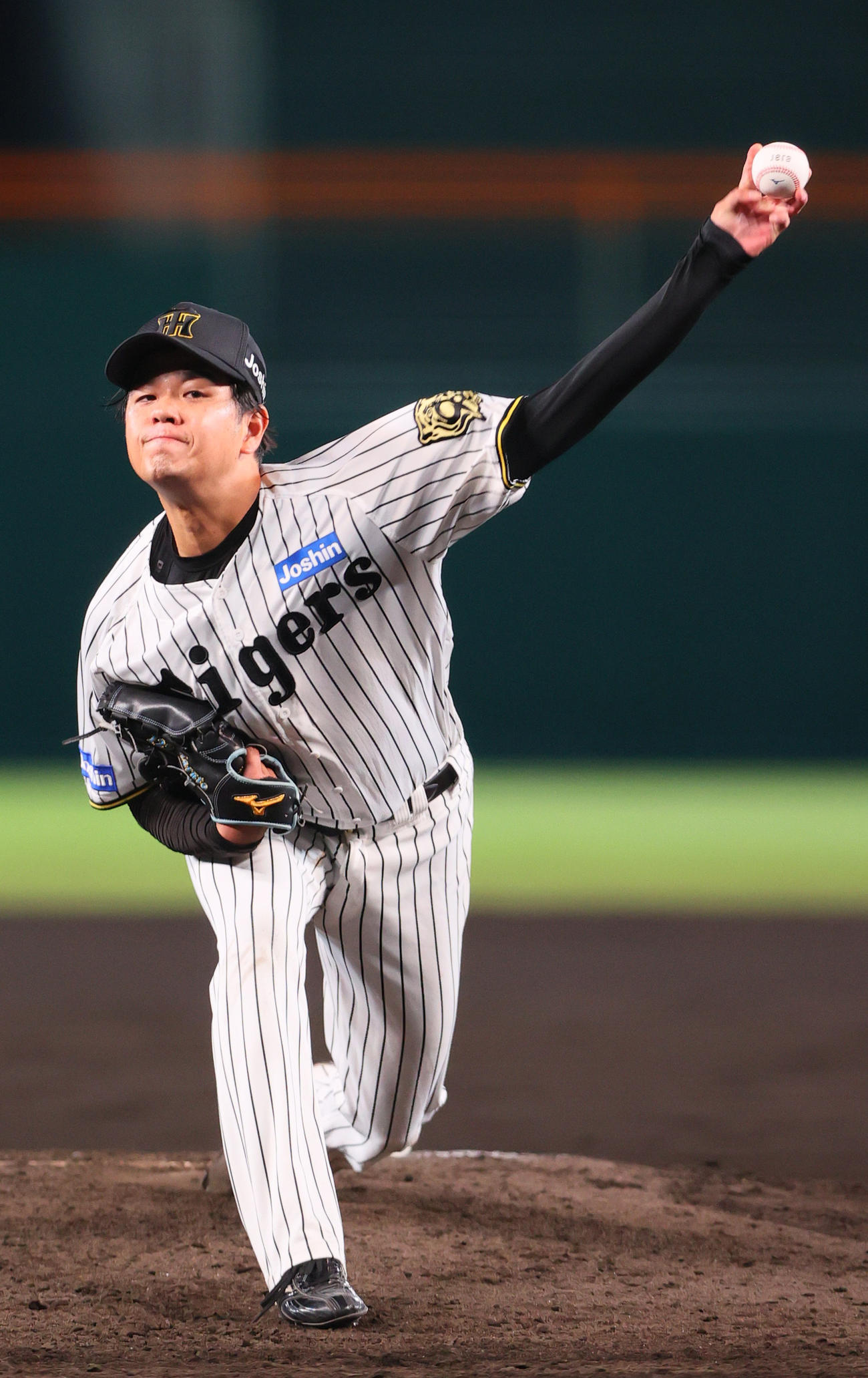 阪神対DeNA 8回表、力投する高橋（撮影・上山淳一）