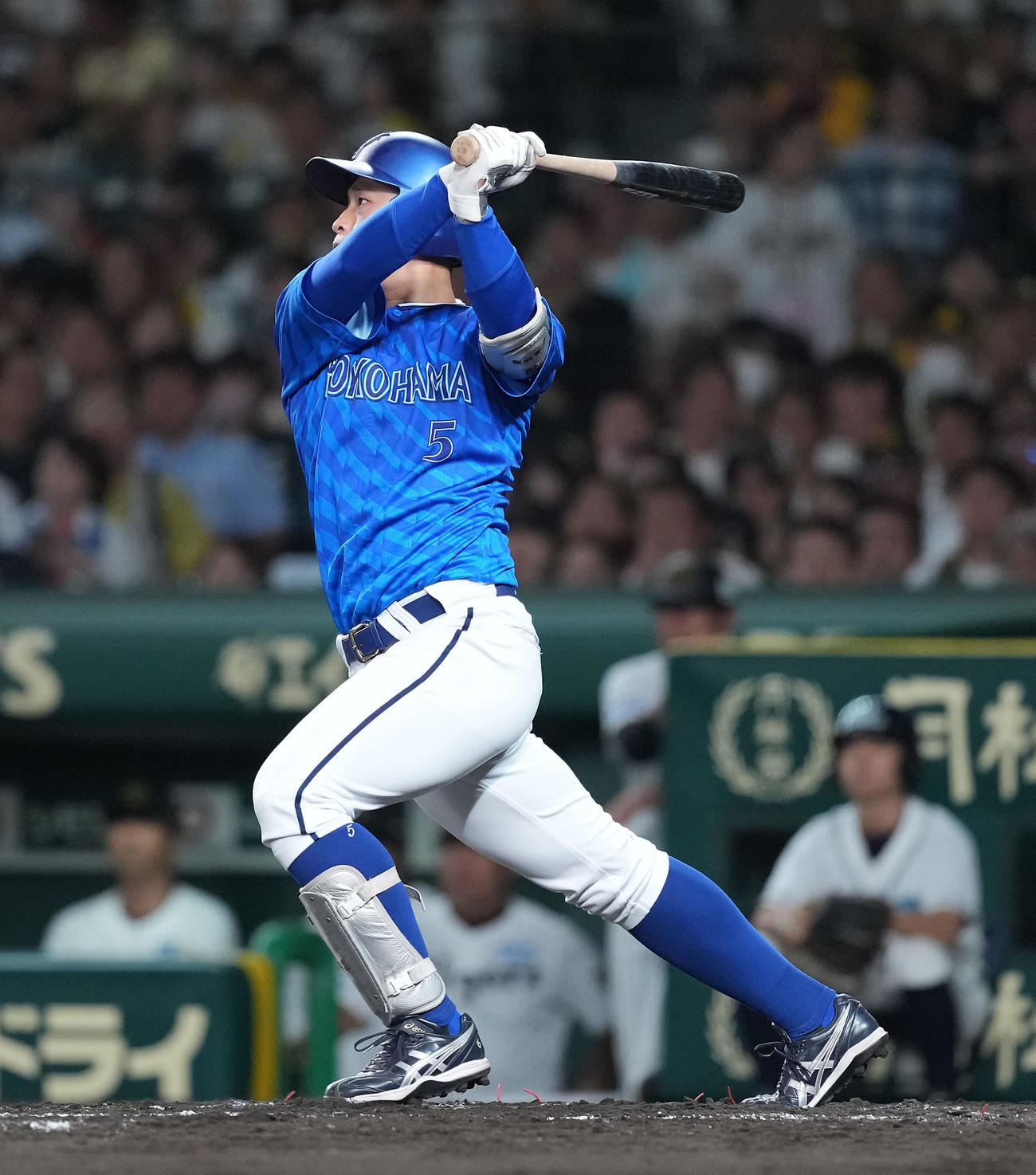 阪神対DeNA 8回表DeNA1死、中前打を放つ代打松尾（撮影・たえ見朱実）