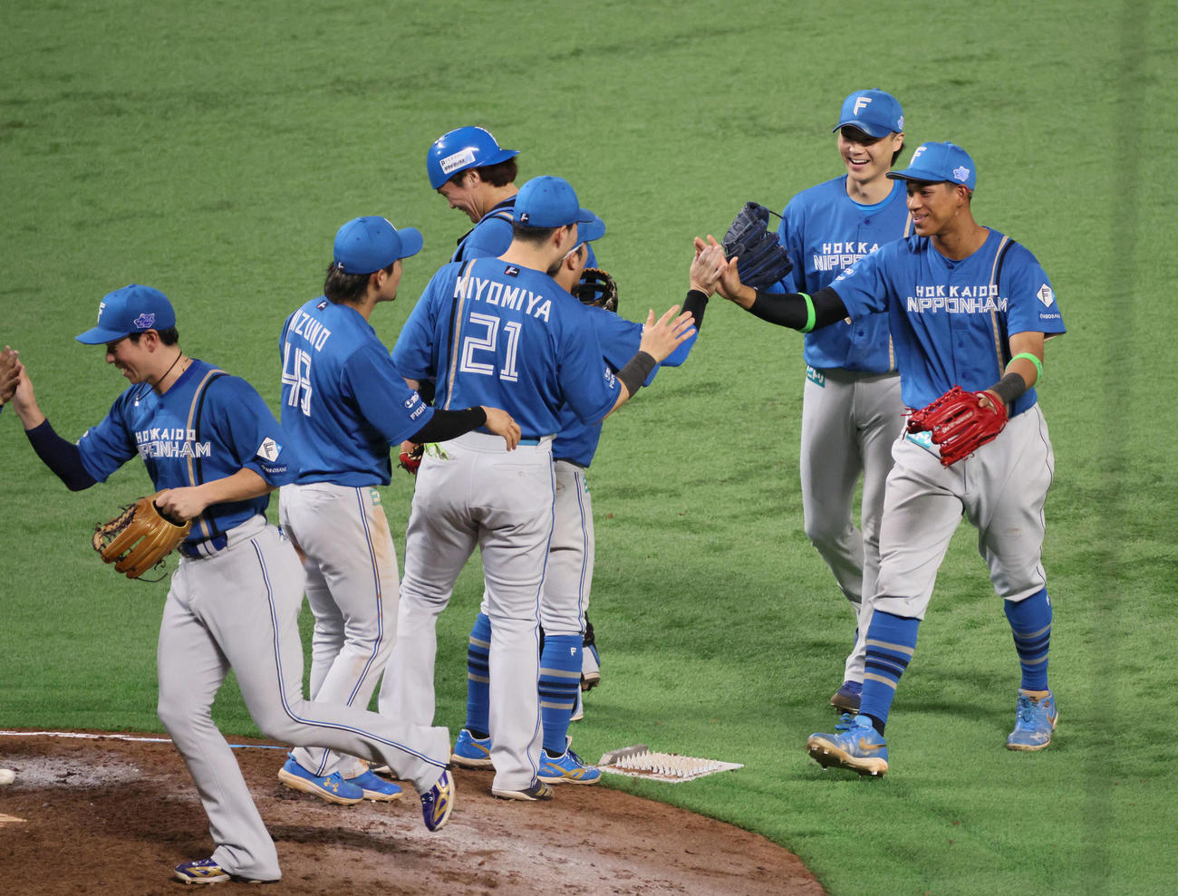 ソフトバンク対日本ハム　快勝した日本ハムナイン（撮影・加藤孝規）