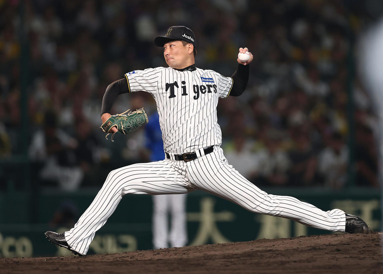 阪神対DeNA　阪神3番手の岩崎（撮影・前田充）
